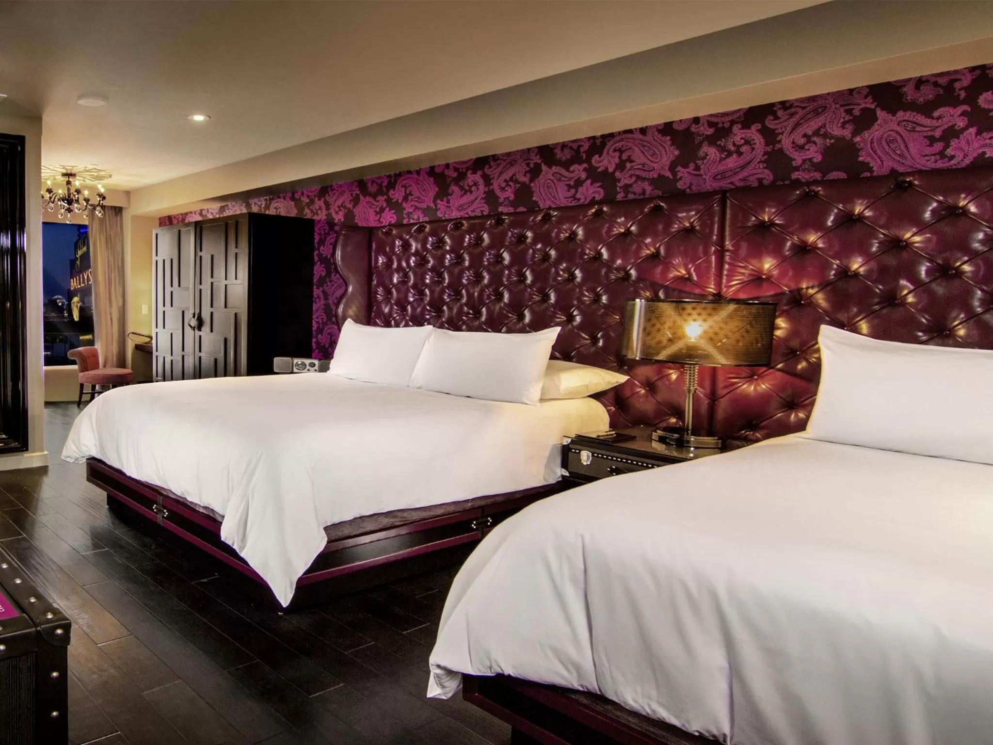 Bedroom, Bed in The Cromwell, A Caesars Destination