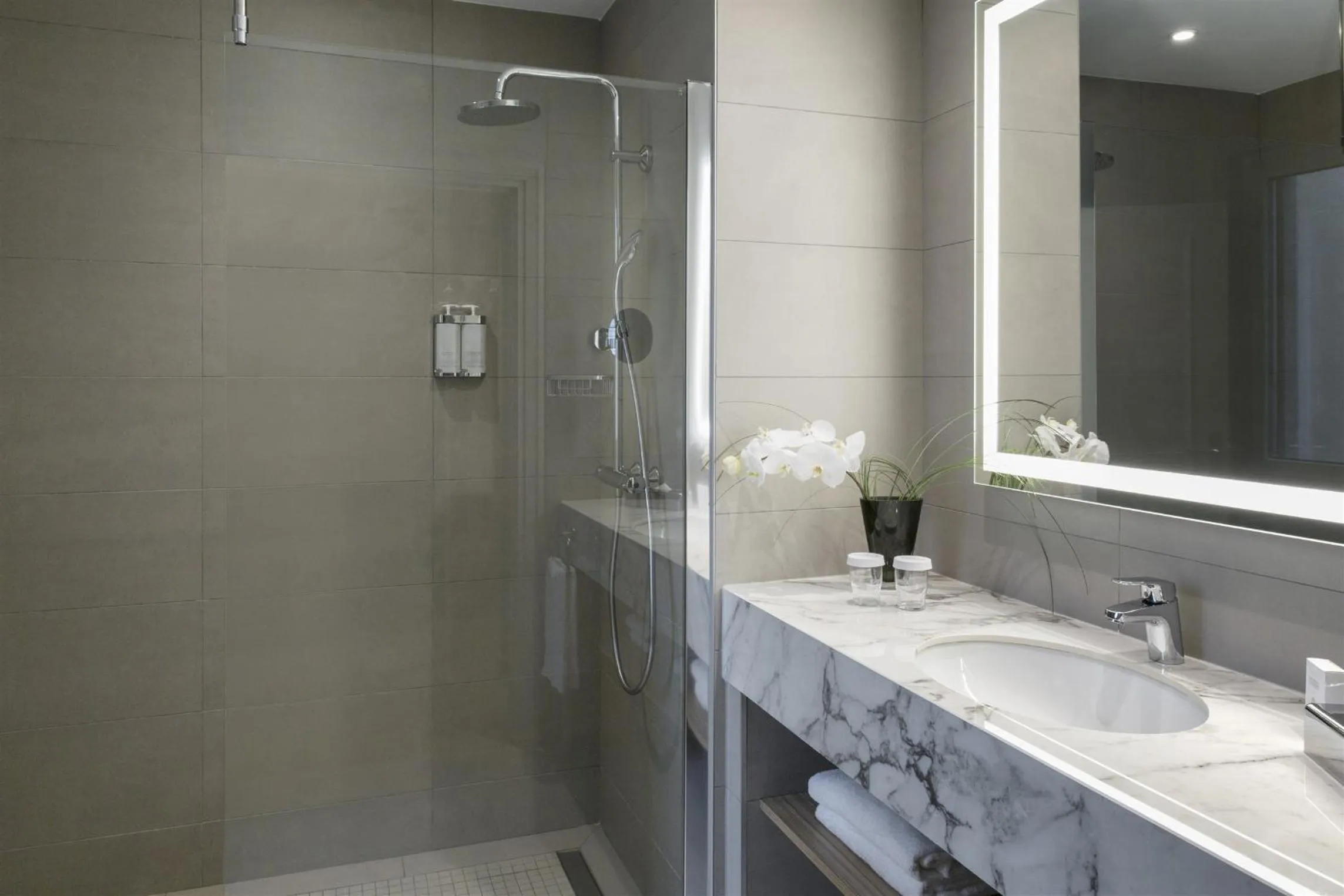 Warwick Reine Astrid - Lyon