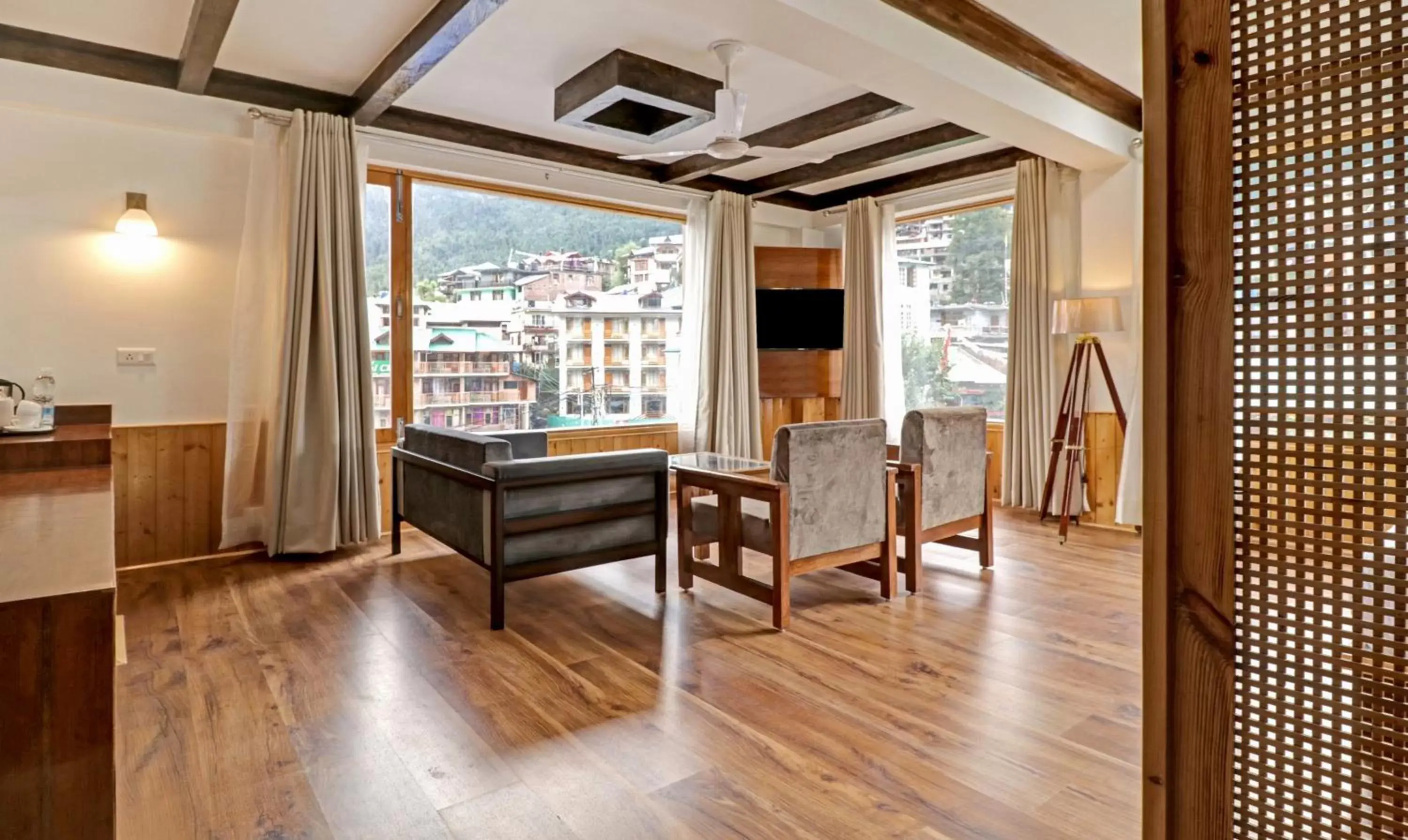 Treebo Premium Sattva With Mountain View Treebo Premium Sattva With Mountain View