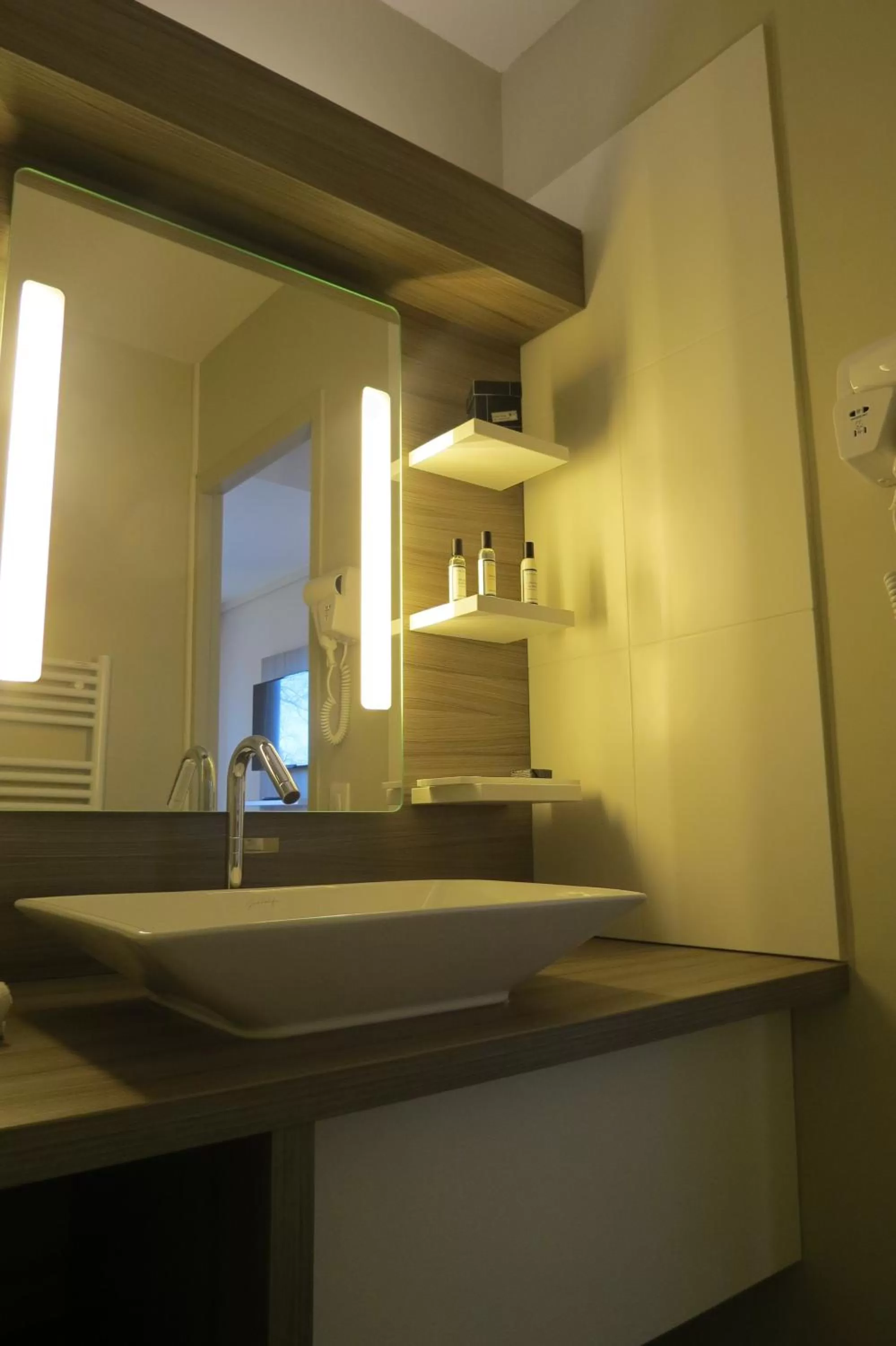 Bathroom in Clos St Eloi, The Originals Relais (Relais du Silence)