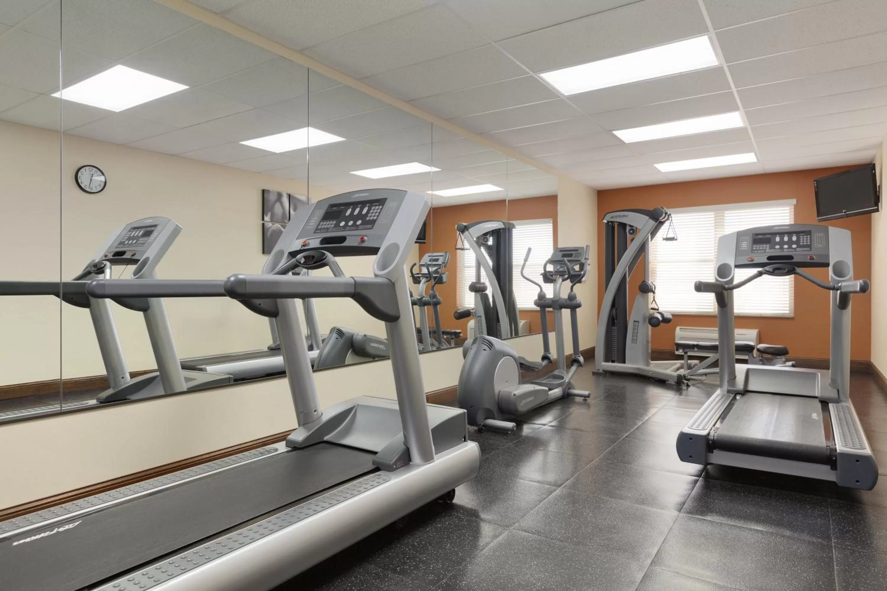 Fitness centre/facilities in Garner Hotel Gillette South by IHG