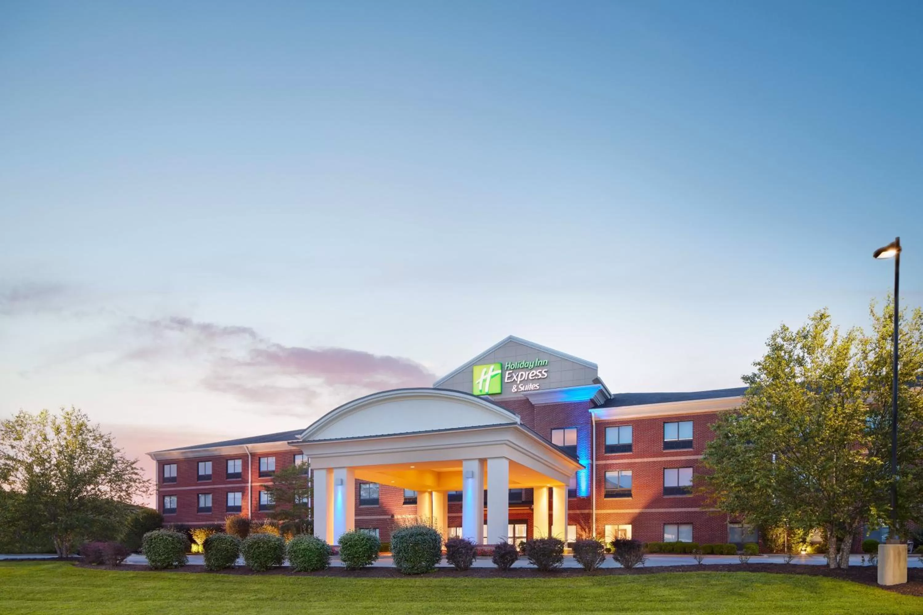 Holiday Inn Express & Suites Bridgeport by IHG