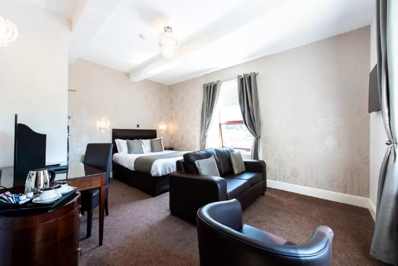 Photo of the whole room in The Imperial Crown Hotel