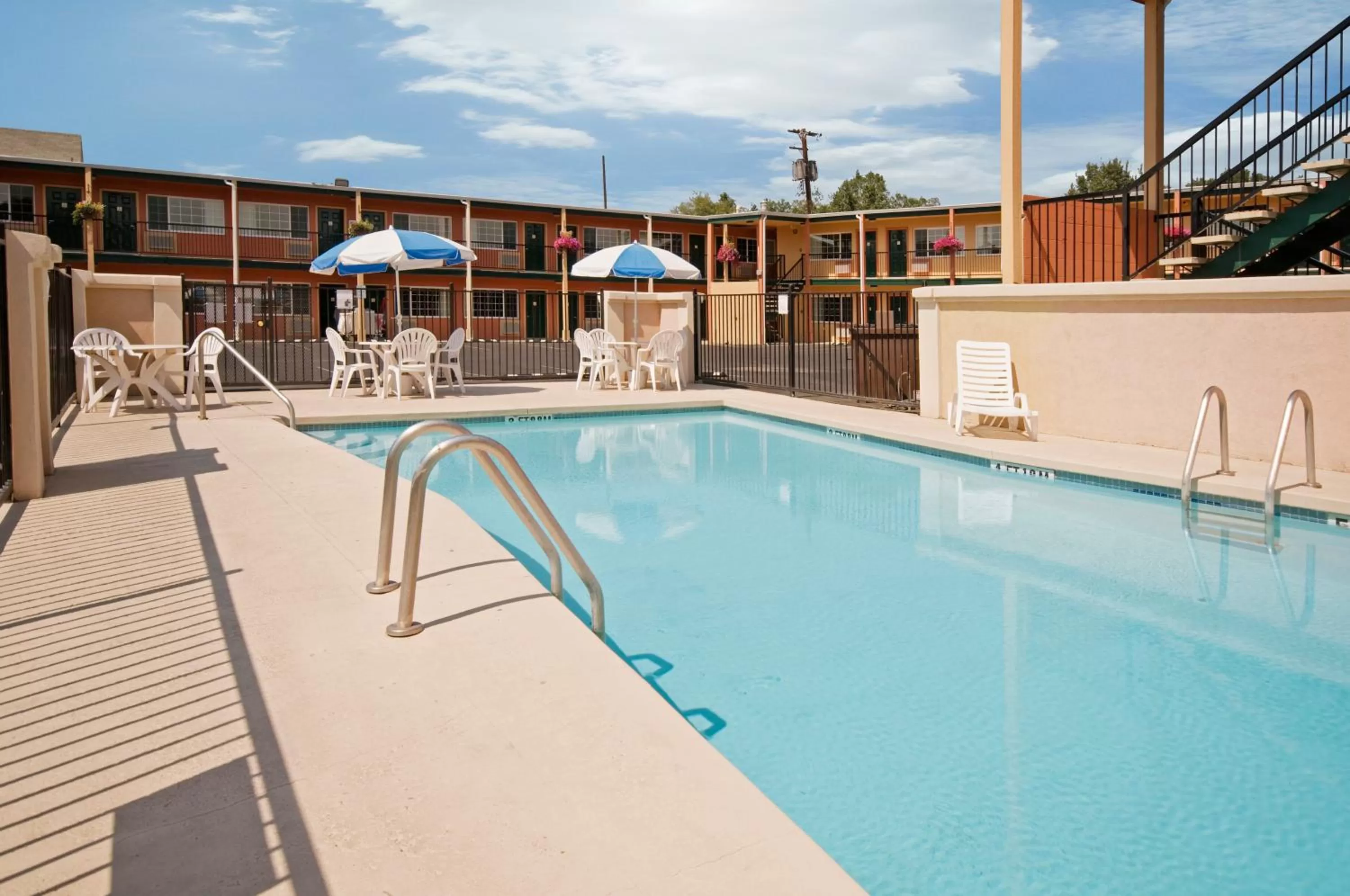 Swimming pool in Americas Best Value Inn - Pendleton