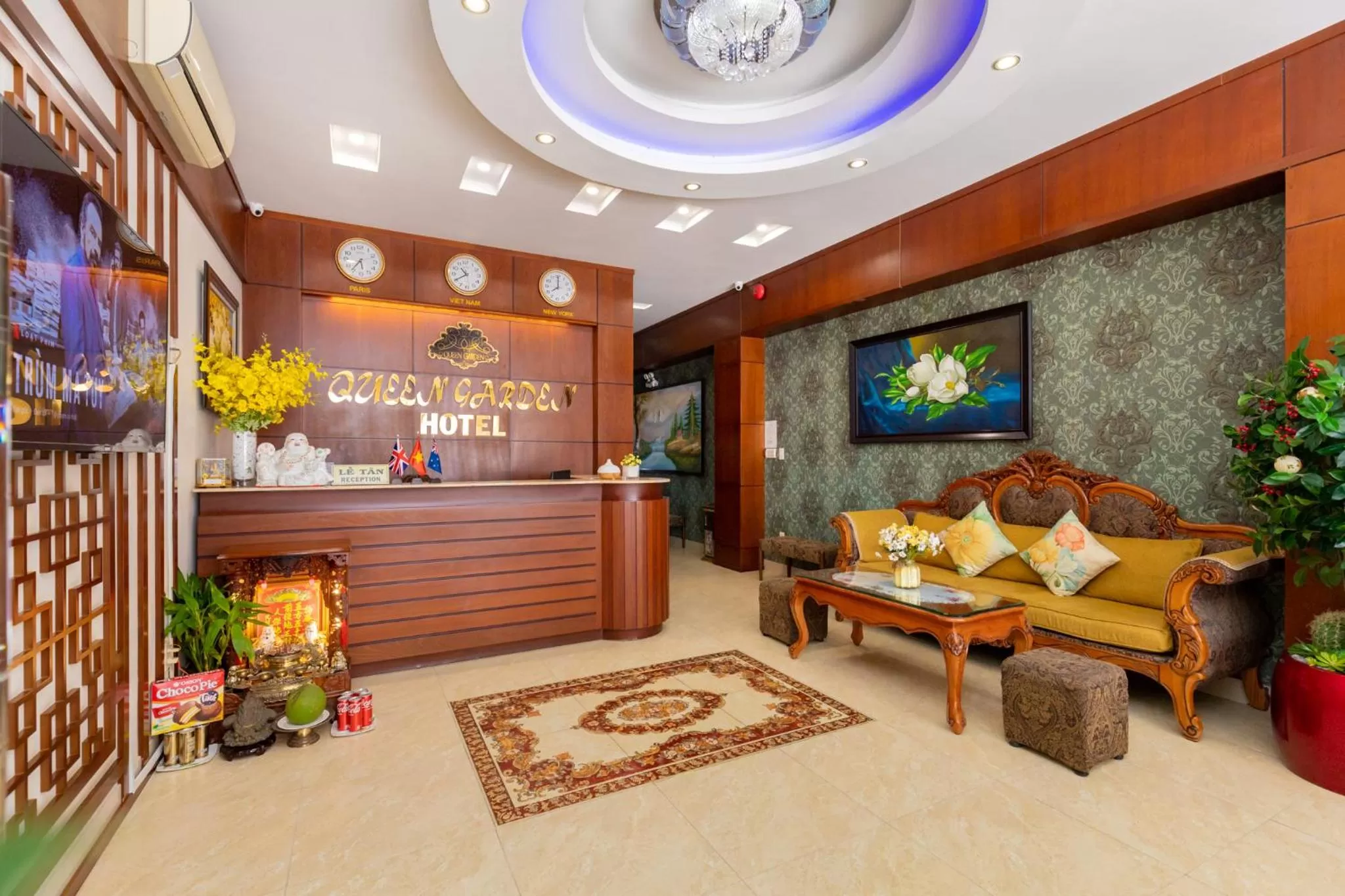 Property building in Queen Garden Hotel & Apartment