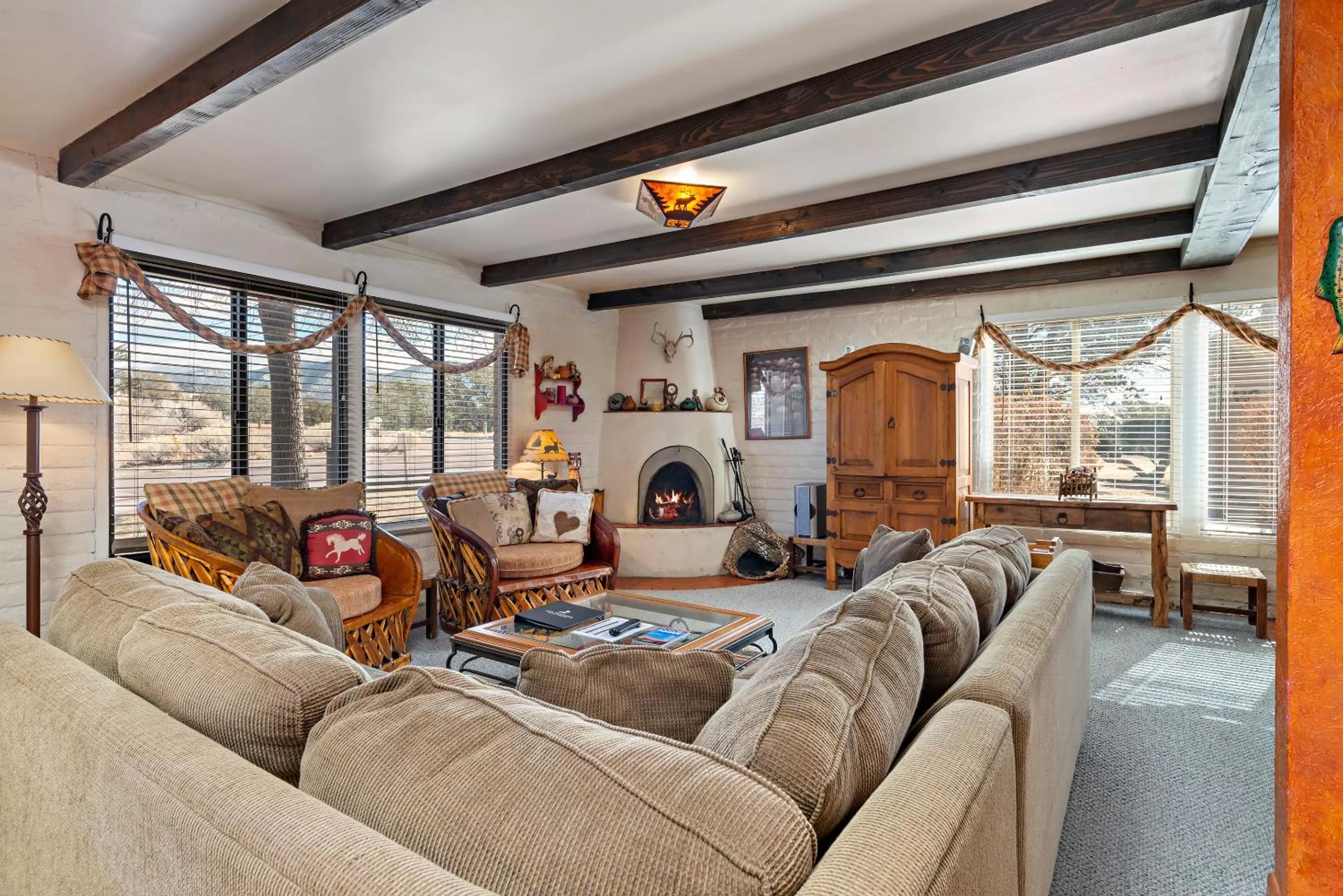 Living room in Fort Marcy Suites by All Seasons Resort Lodging