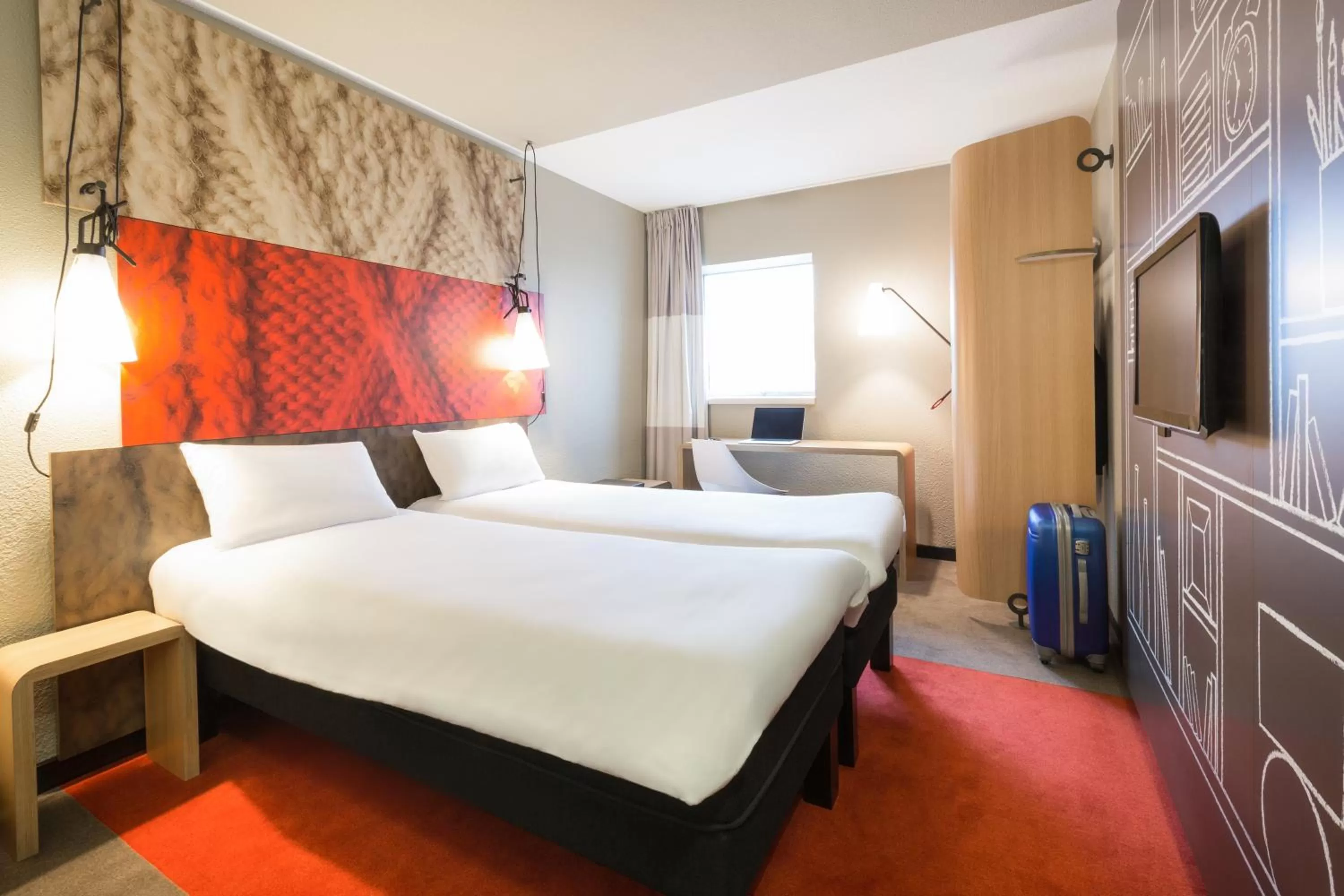 Photo of the whole room, Bed in ibis London Docklands Canary Wharf
