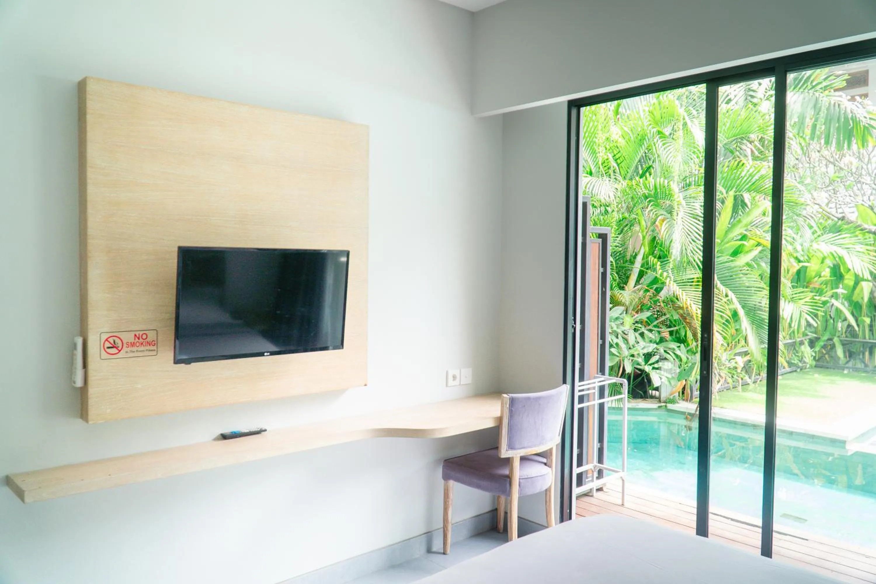 Communal lounge/ TV room in Gemini Star Hotel Kuta