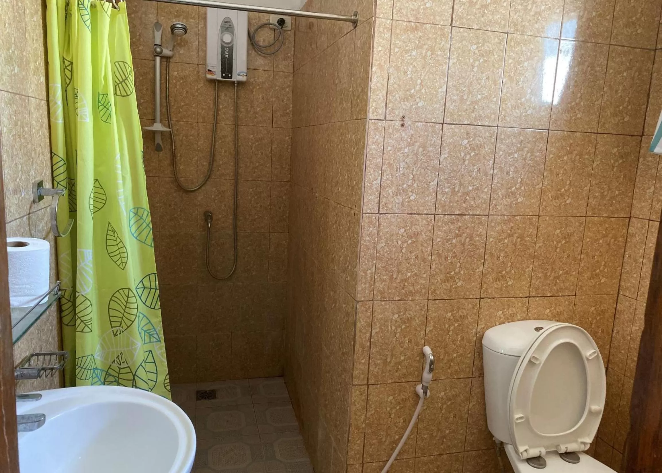 Shower in Marina Village