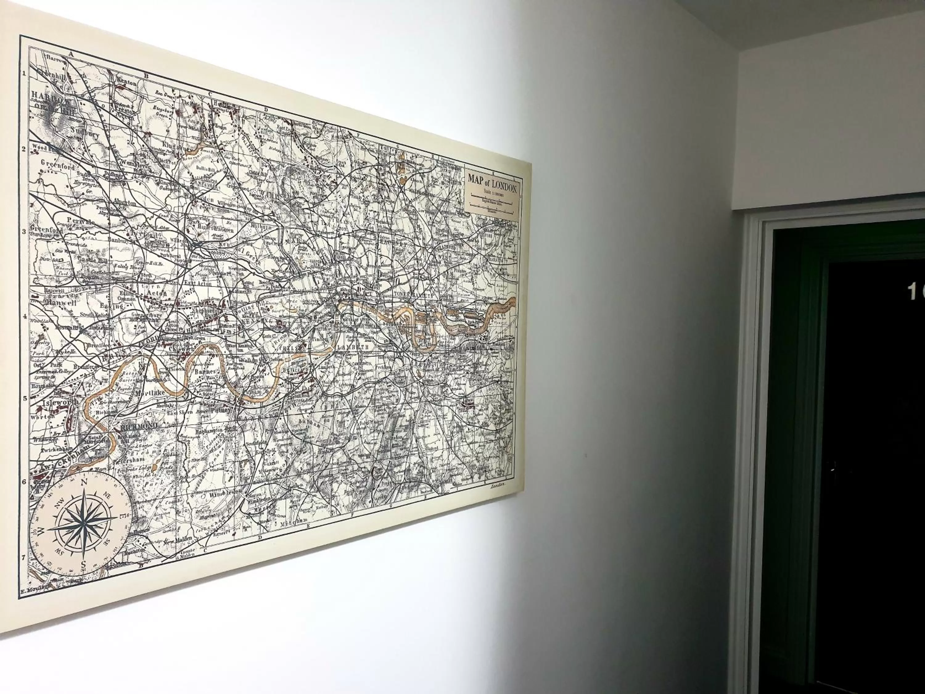 Facade/entrance in Wanstead Hotel