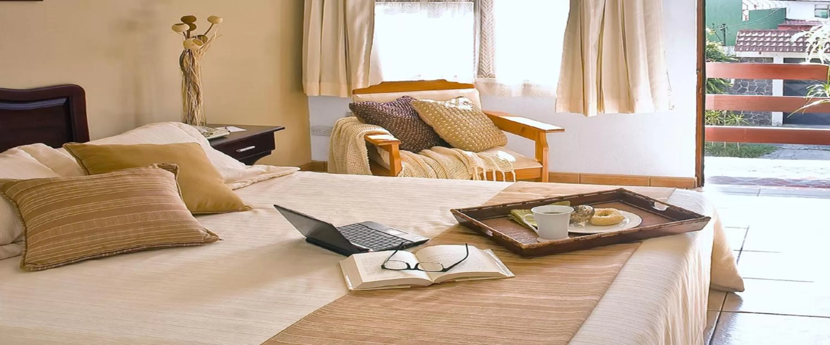 Bed in La Sabana Hotel Suites Apartments