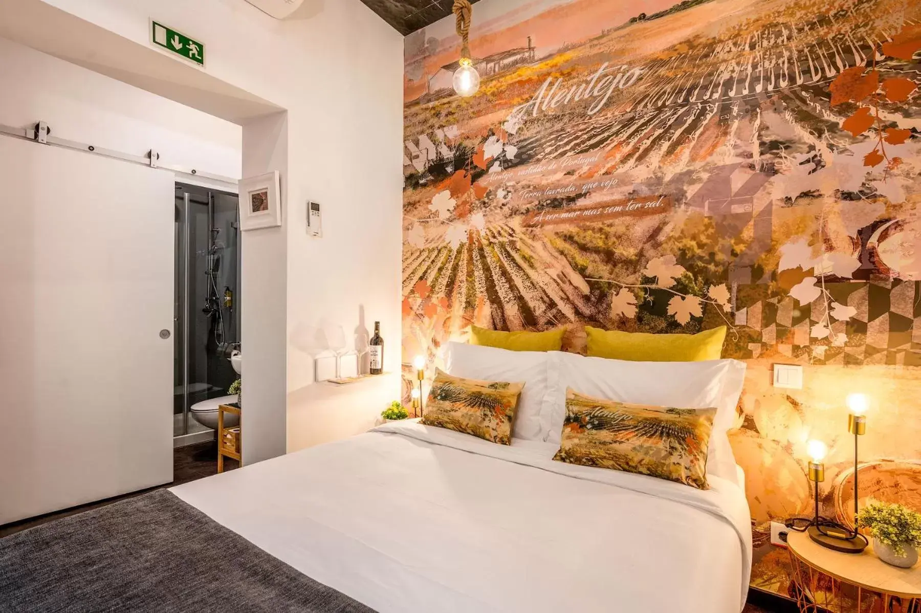 Economy Double Room in Lisbon Wine House - Rooms & Suites Economy Double Room in Lisbon Wine House - Rooms & Suites