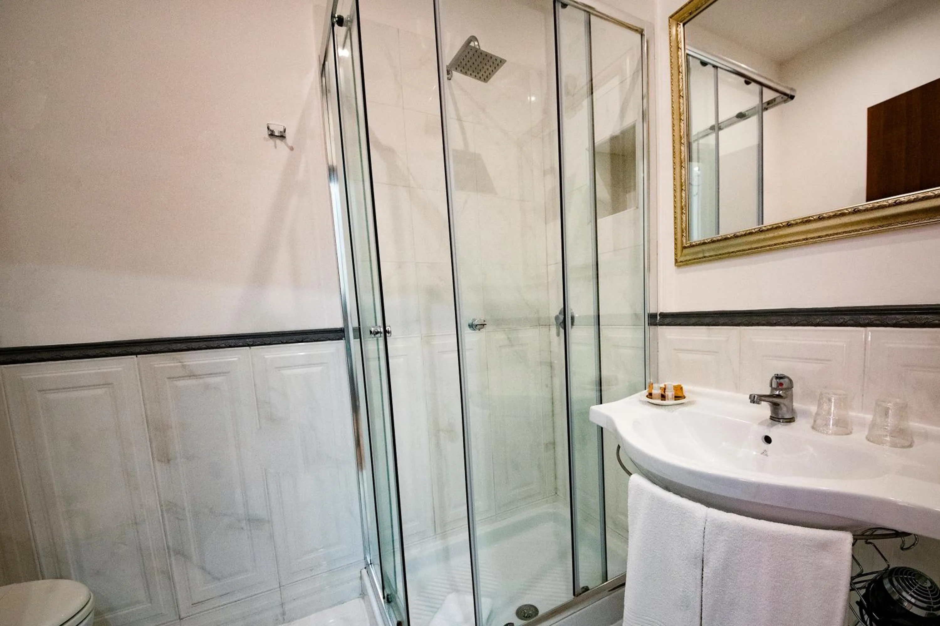Bathroom in Hotel Lanfipe Palace