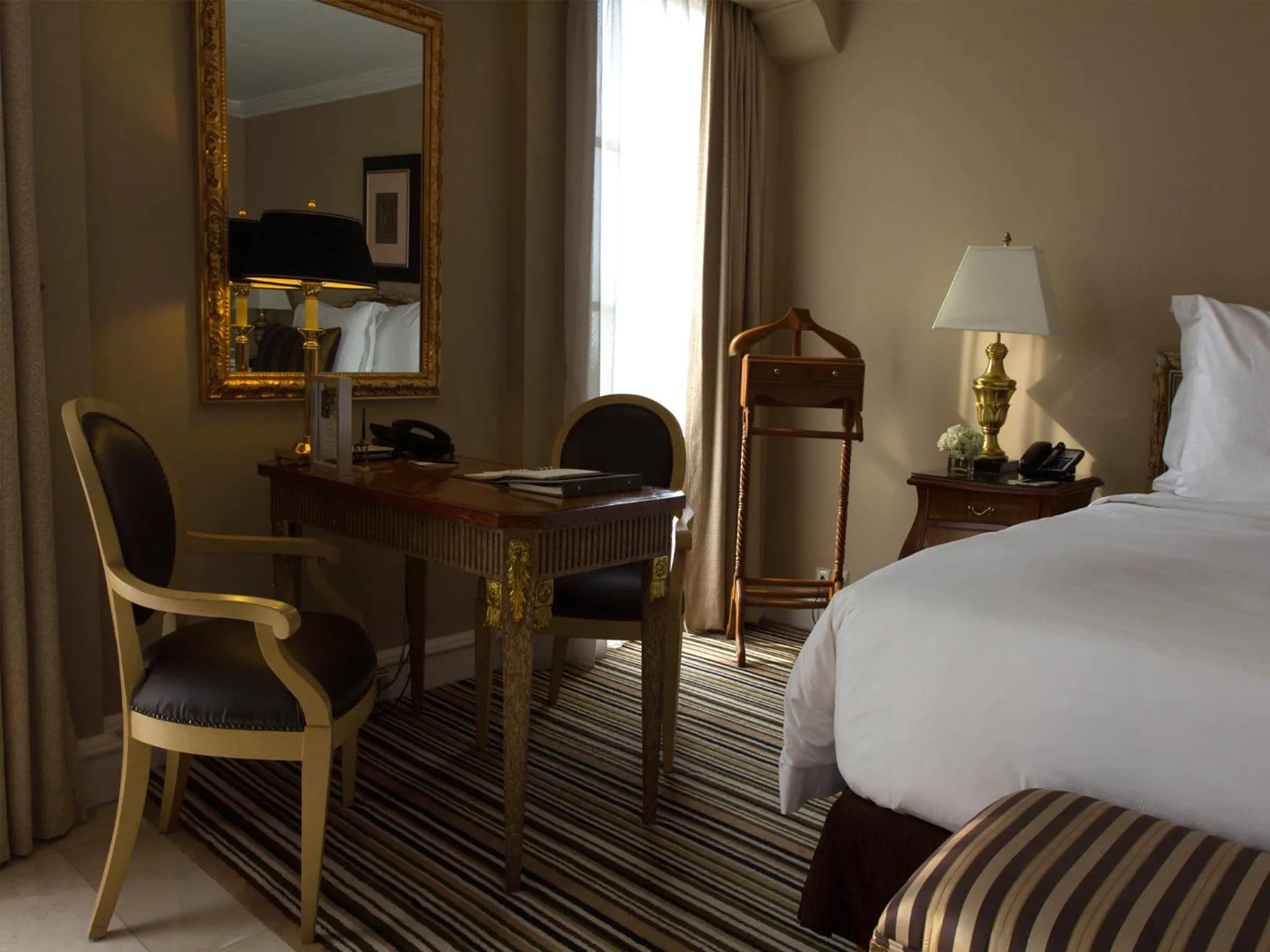 Seating area, Bed in Hotel Gran Mahakam