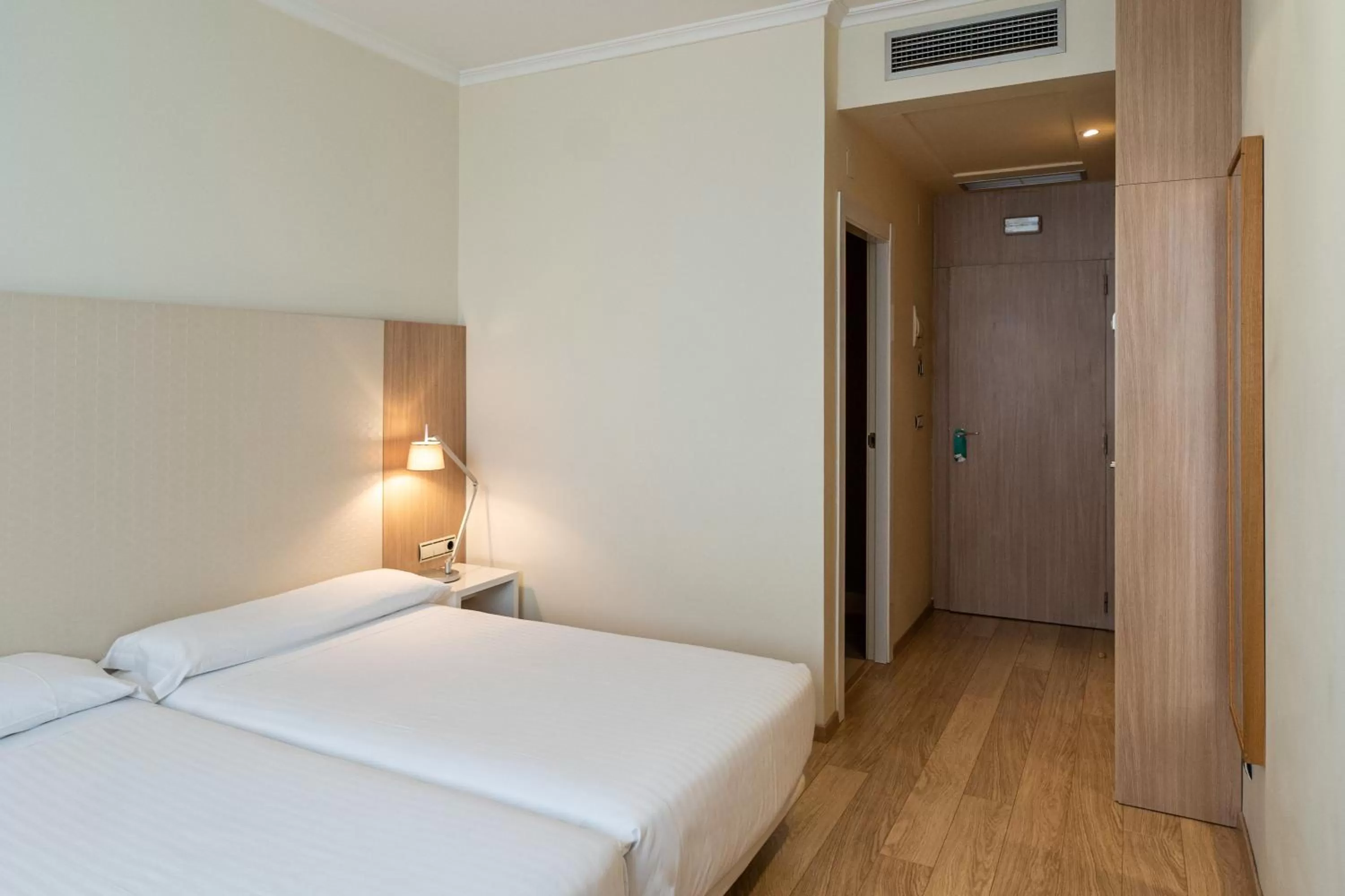 Bed in Checkin Valencia Ciscar