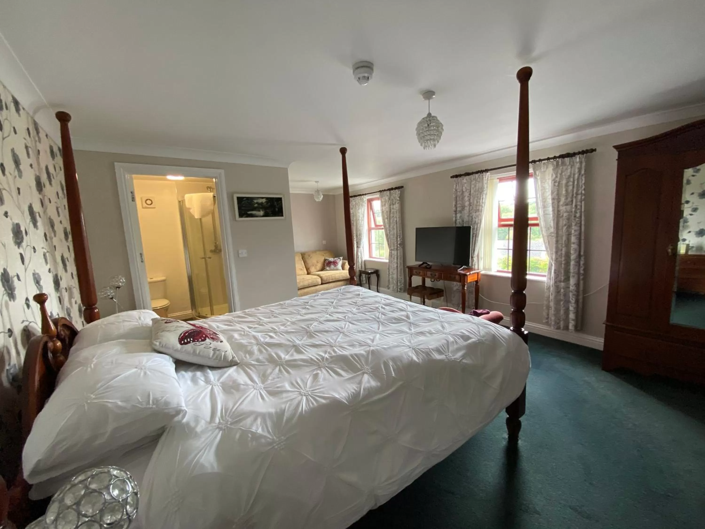 Bedroom, Bed in Flambards Hotel