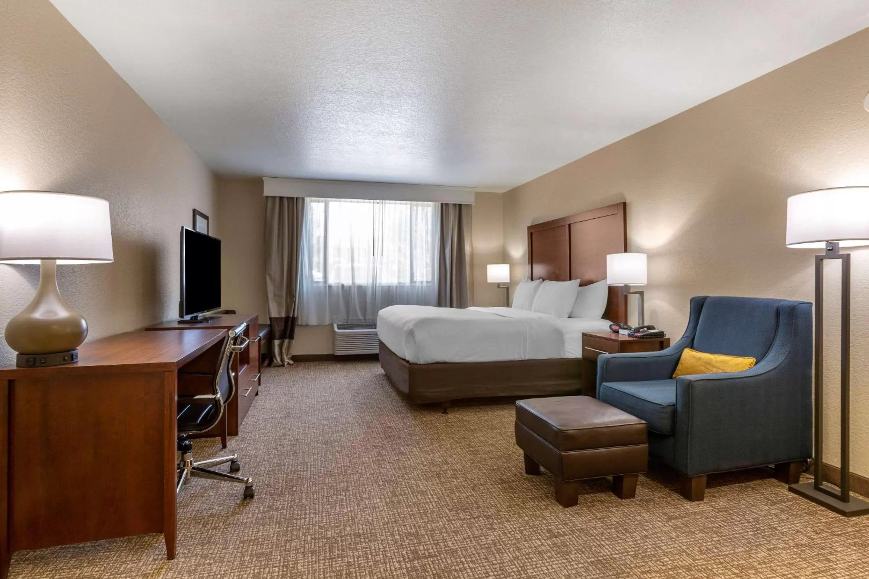 Bedroom, Bed in Comfort Inn & Suites Coeur d'Alene