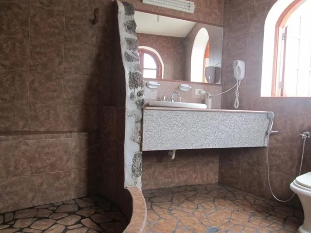 Bathroom in La Fortaleza De Haro