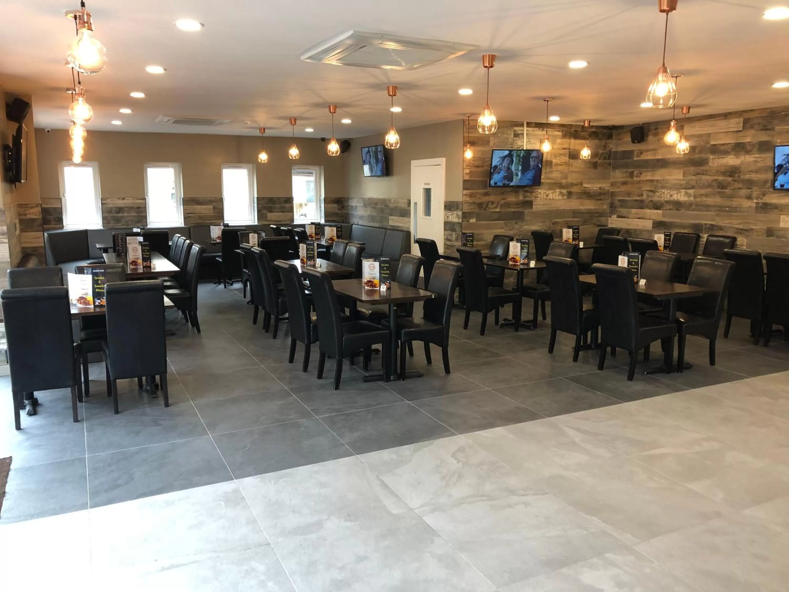 Restaurant/places to eat in Halfway Hotel