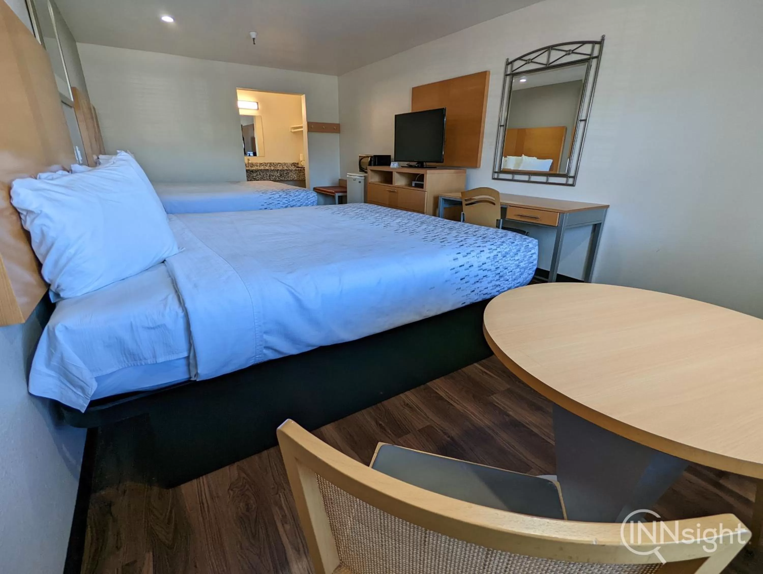 Photo of the whole room, Bed in Royal Inn