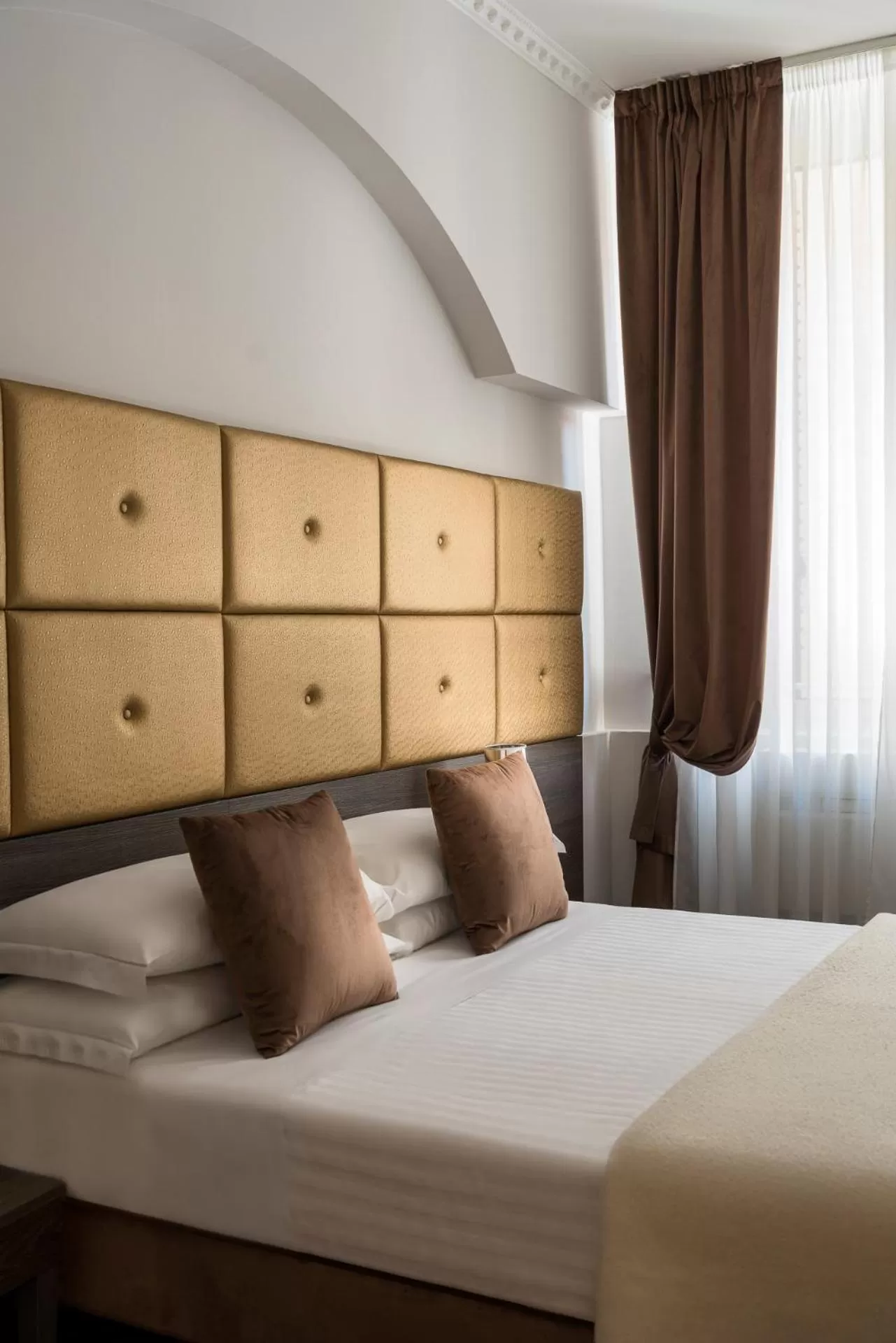 Photo of the whole room, Bed in Albergo Rossini 1936