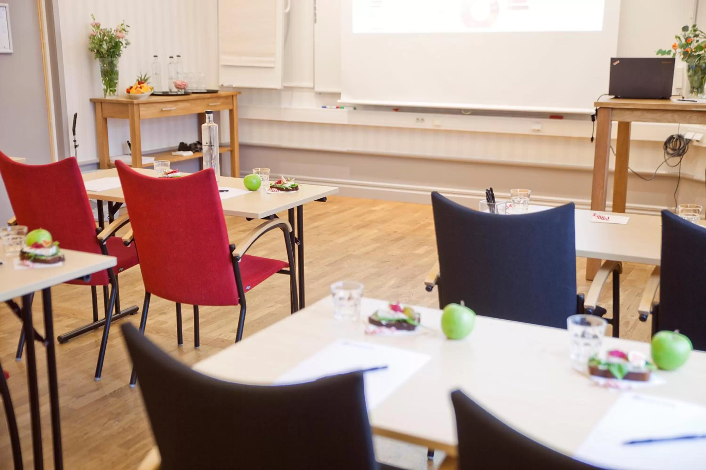 Restaurant/Places to Eat in STF Hotel Zinkensdamm