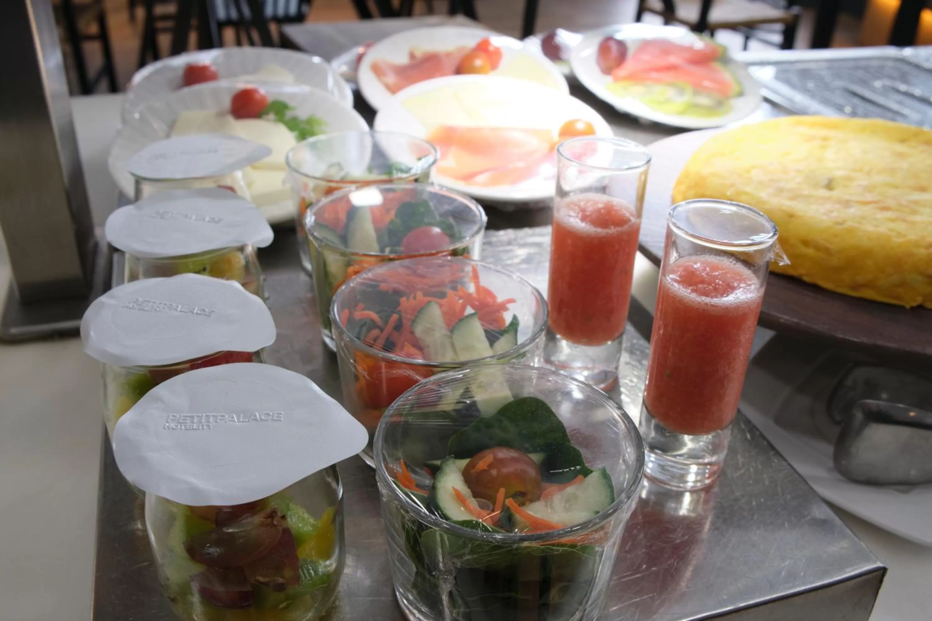 Breakfast in Petit Palace Triball