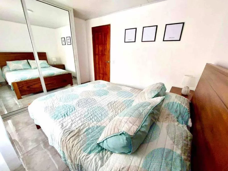 Bedroom, Bed in Airport SJO Residence - Edward & Familia Inn