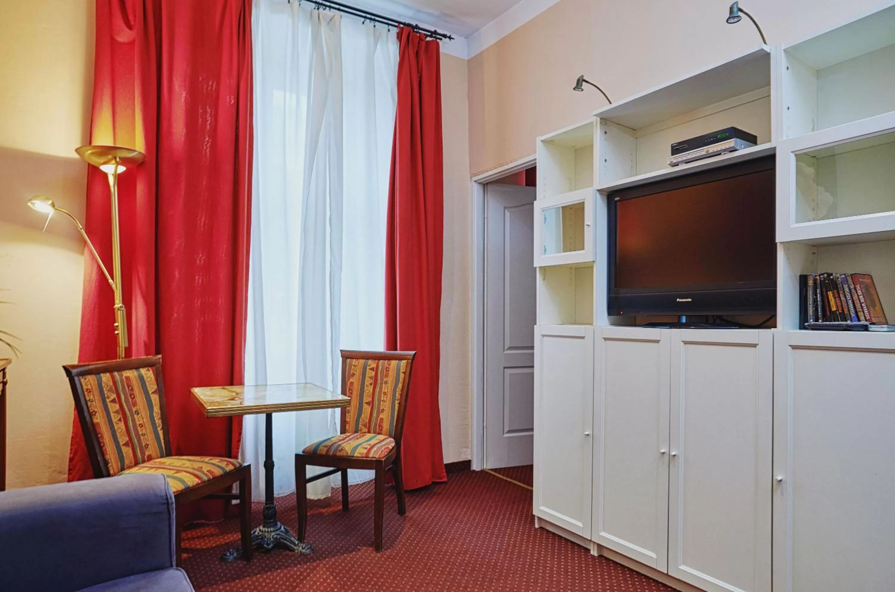 Living room, TV/Entertainment Center in Rembrandt Aparthotel