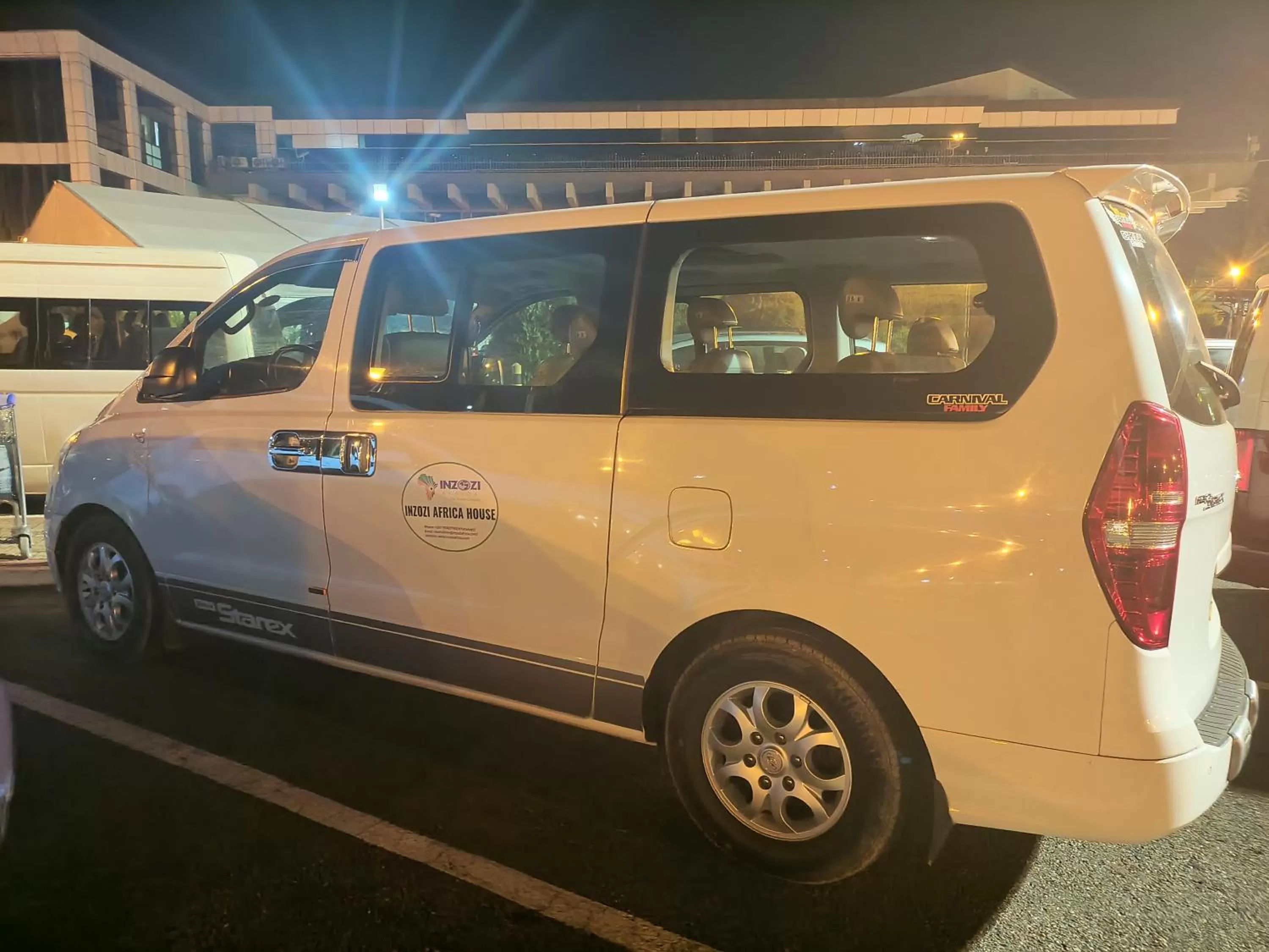 Night in INZOZI AFRICA HOUSE B&B- Kacyiru