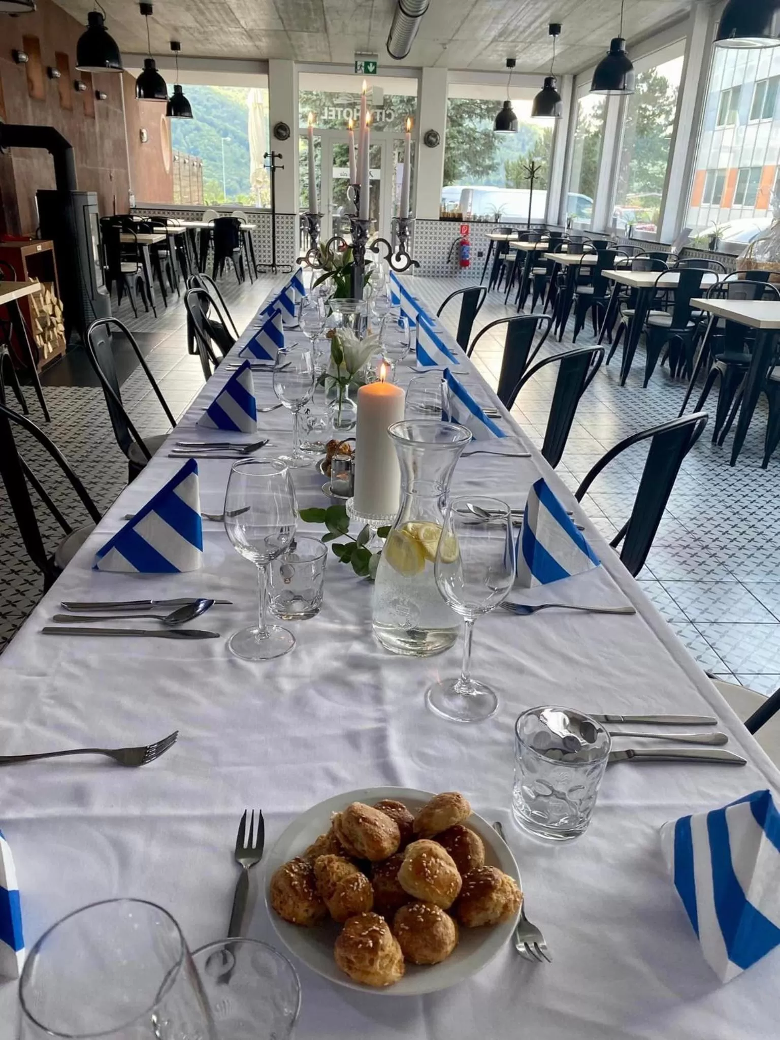 Restaurant/places to eat in City Hotel B&B, reception 24 7, 800m od-from R1, free parking