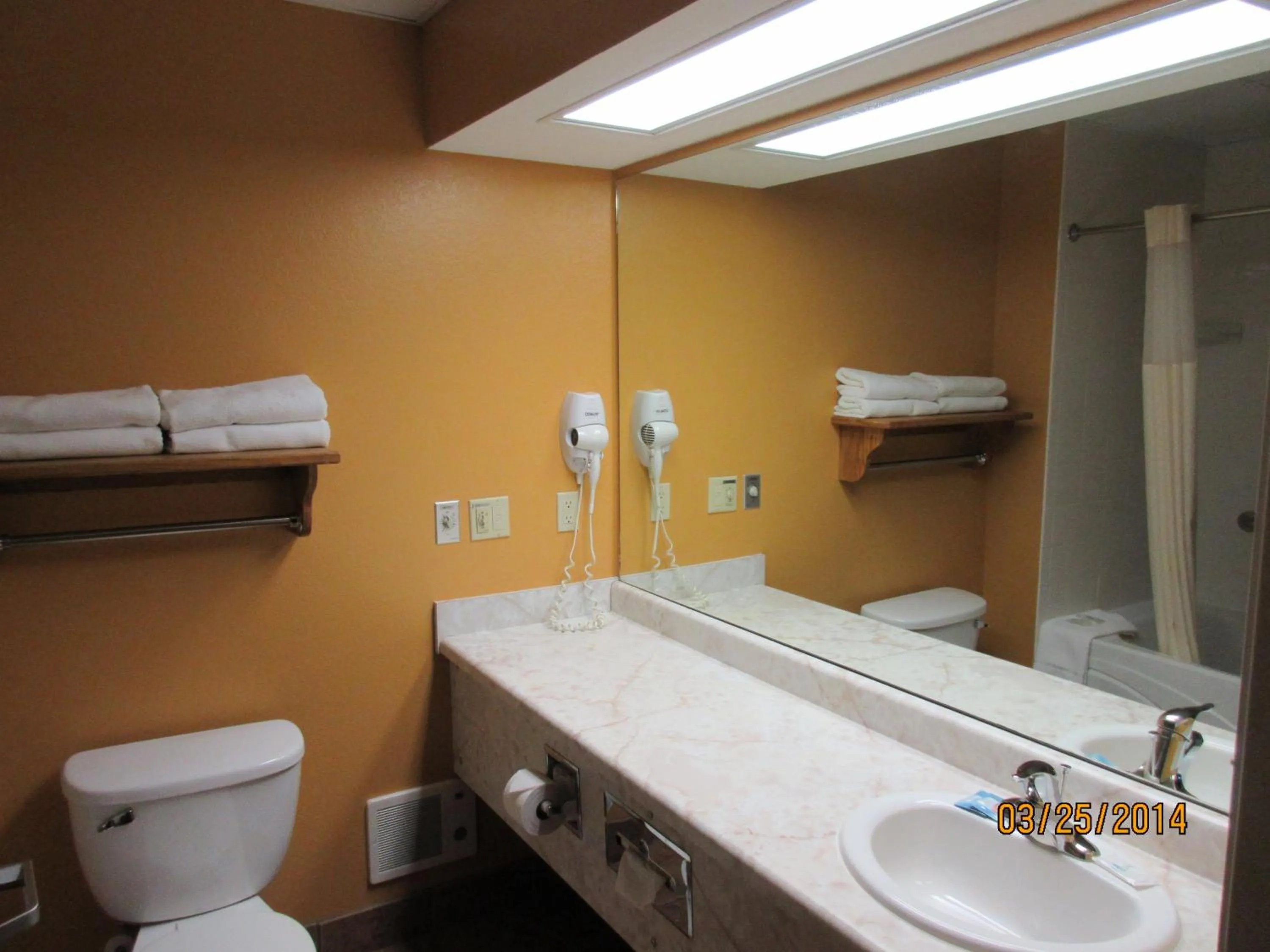 Bathroom in Parkfield Inn - Warsaw