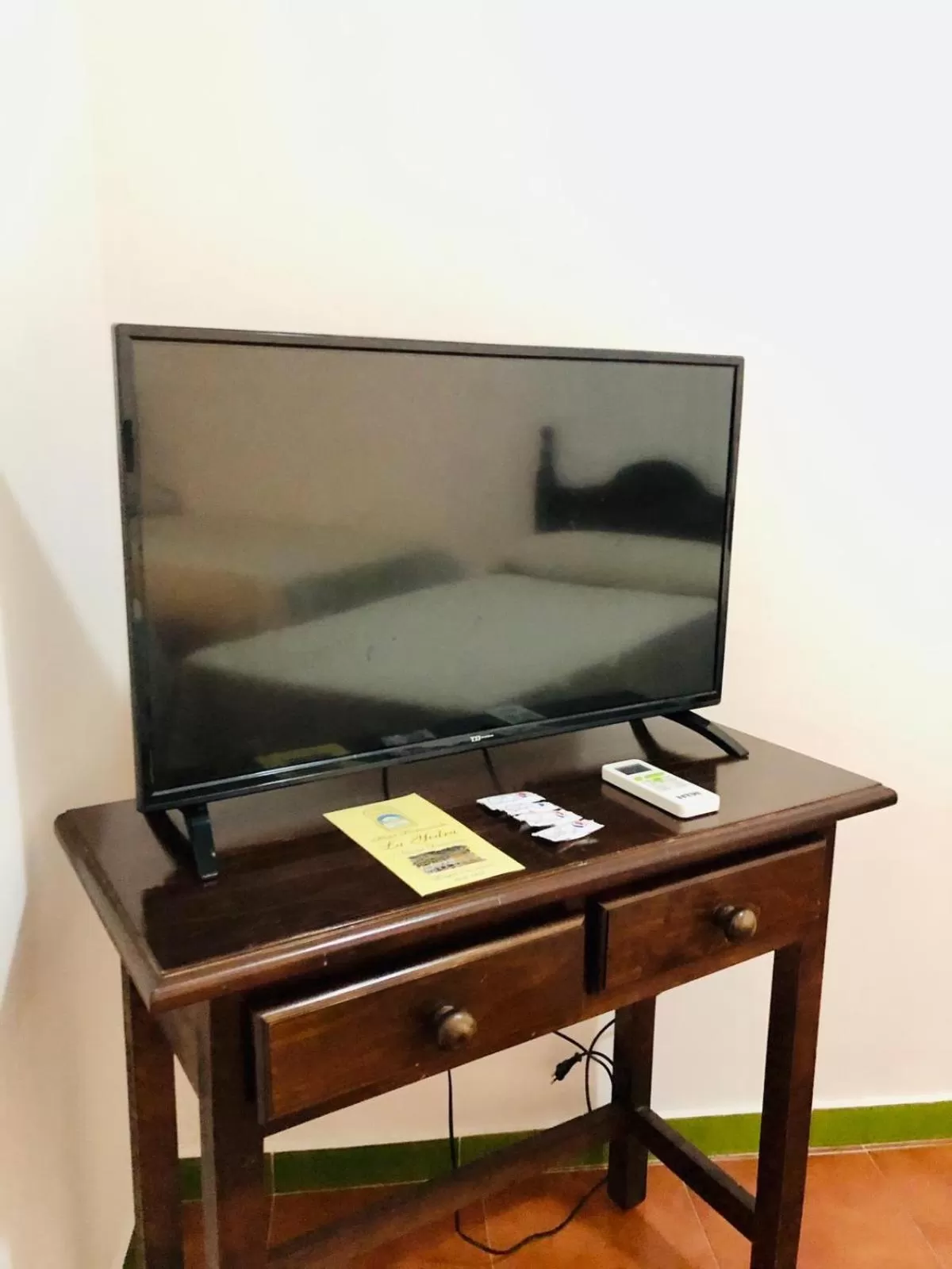 TV/Entertainment Center in Hotel La Yedra