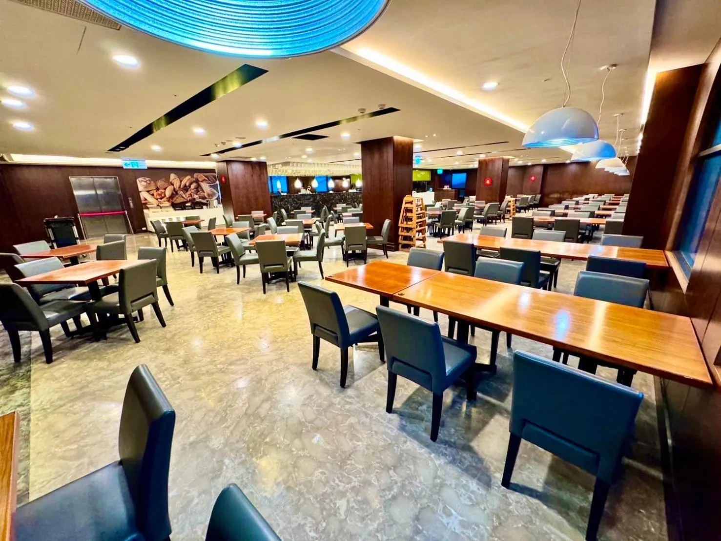 Restaurant/Places to Eat in Best Hotel