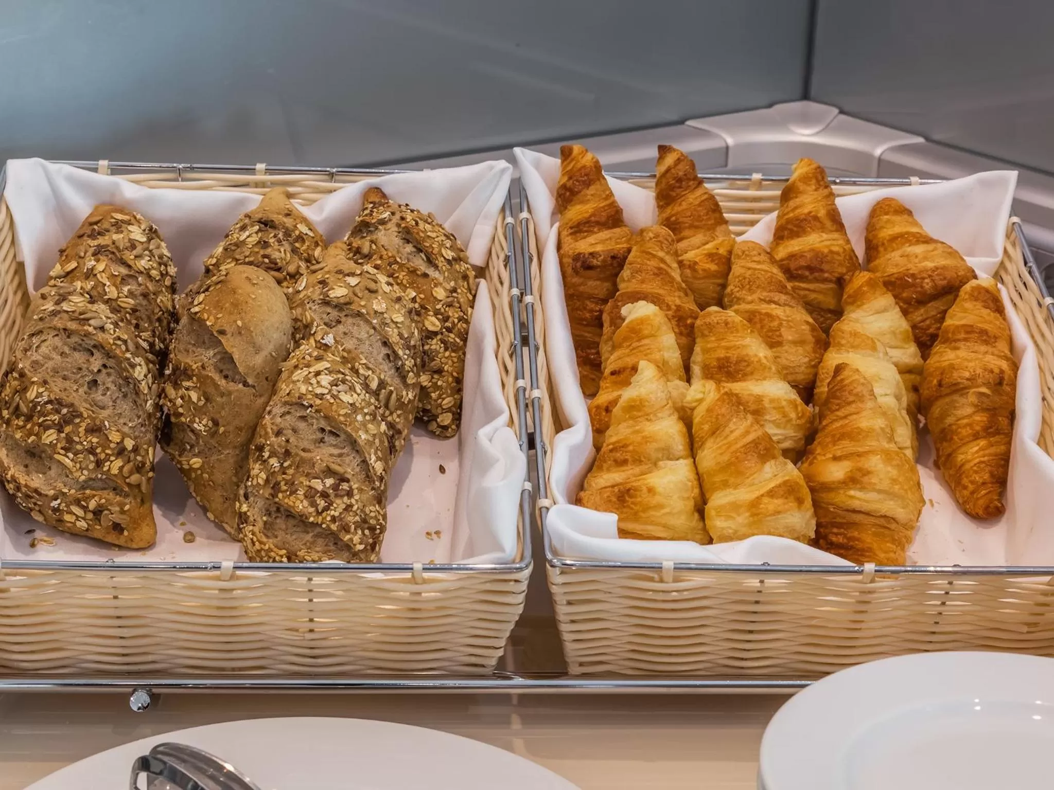 Food and drinks in OPOHOTEL Porto Aeroporto