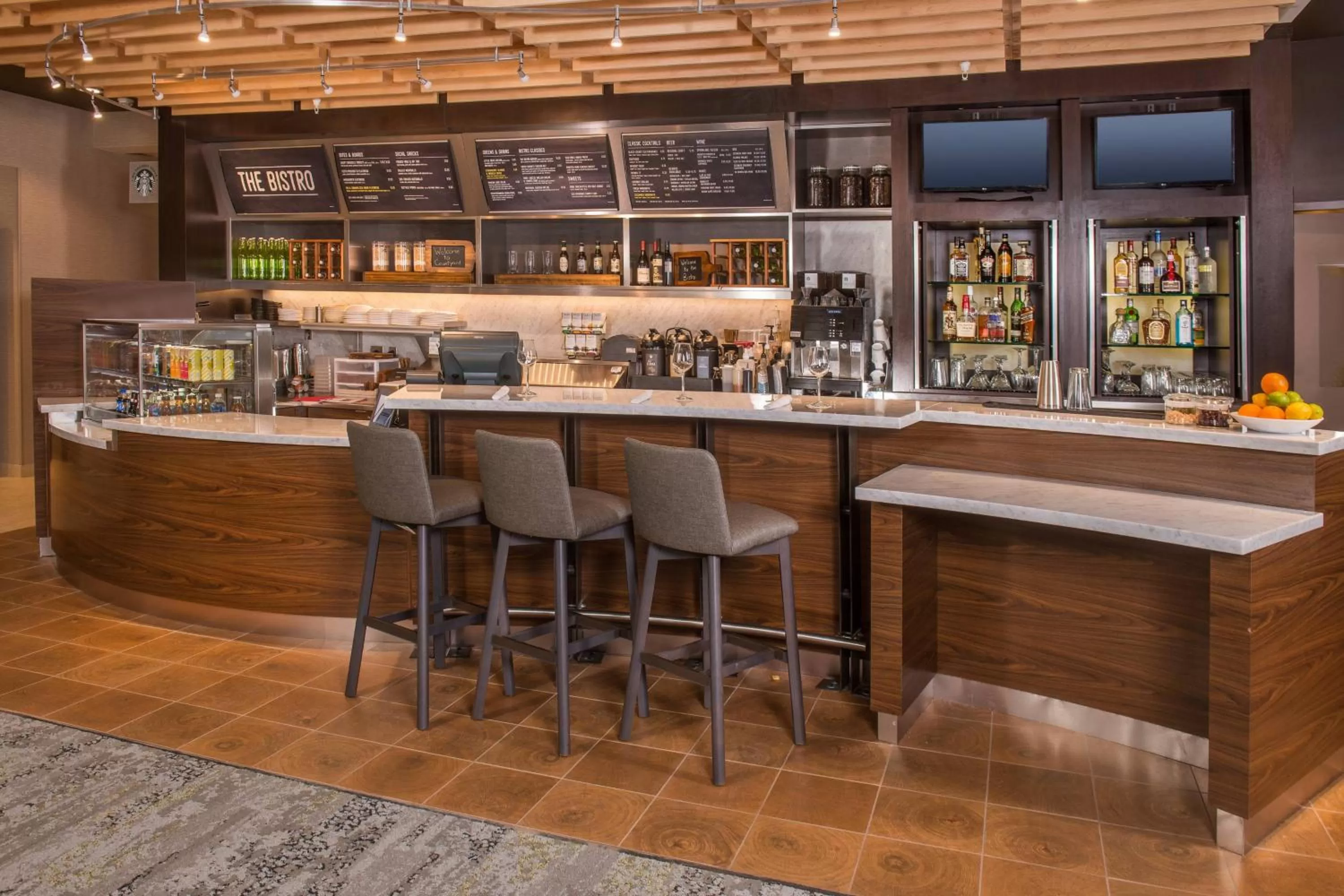 Lounge or bar in Courtyard by Marriott Hershey Chocolate Avenue