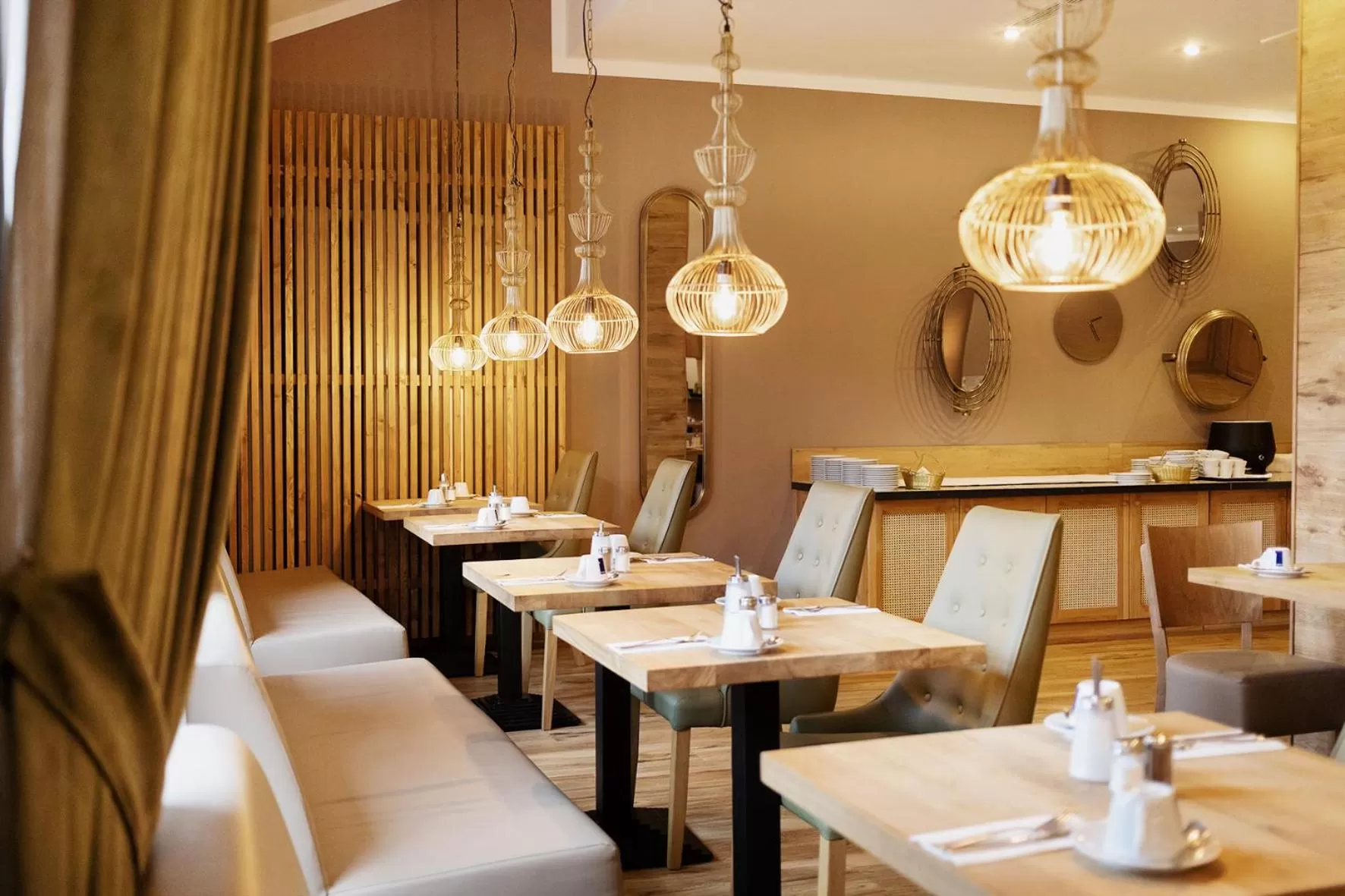 Restaurant/places to eat in Hotel Ahornhof