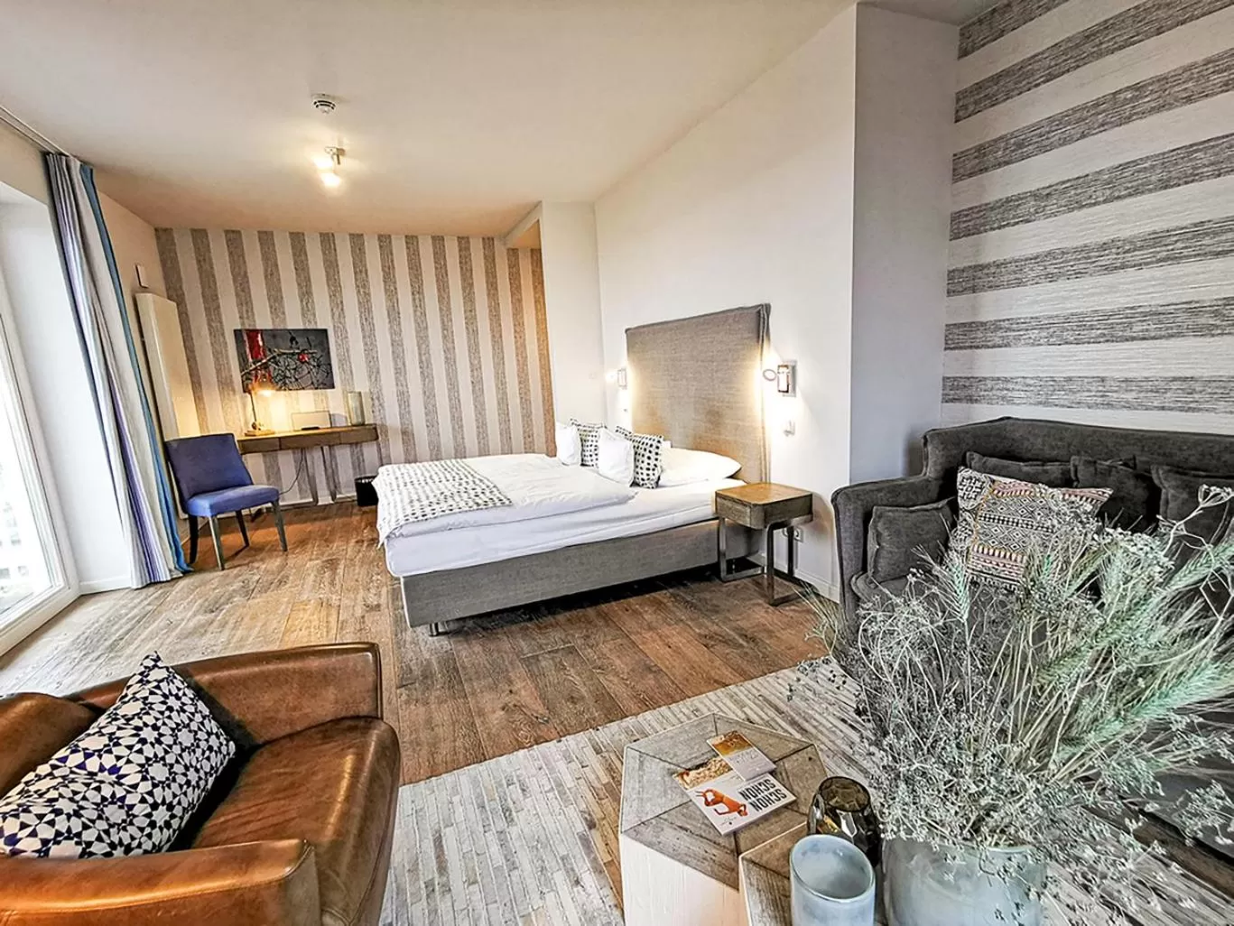 Photo of the whole room in Easy Living