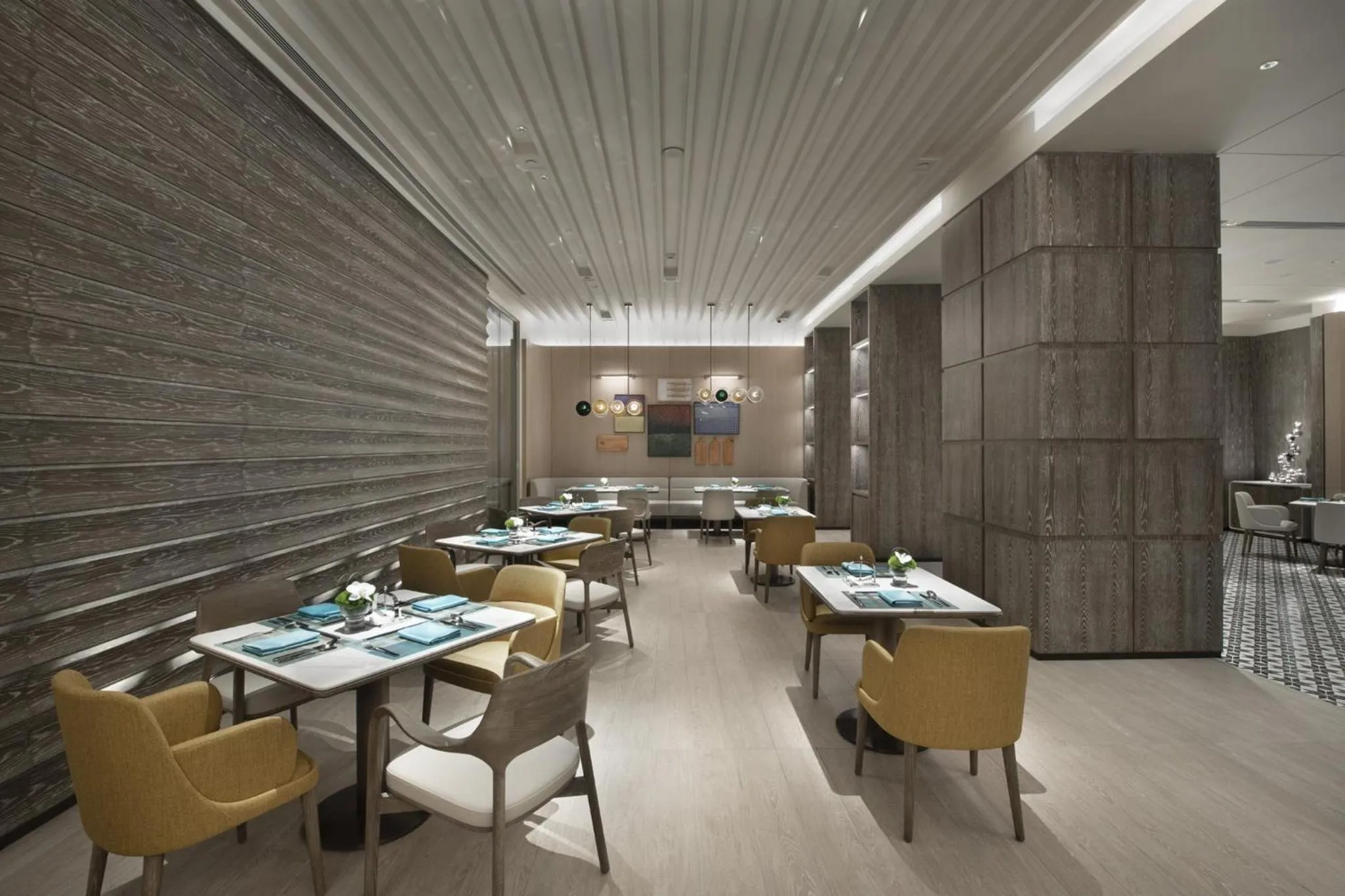 Restaurant/places to eat in Crowne Plaza Wuhan Optics Valley by IHG