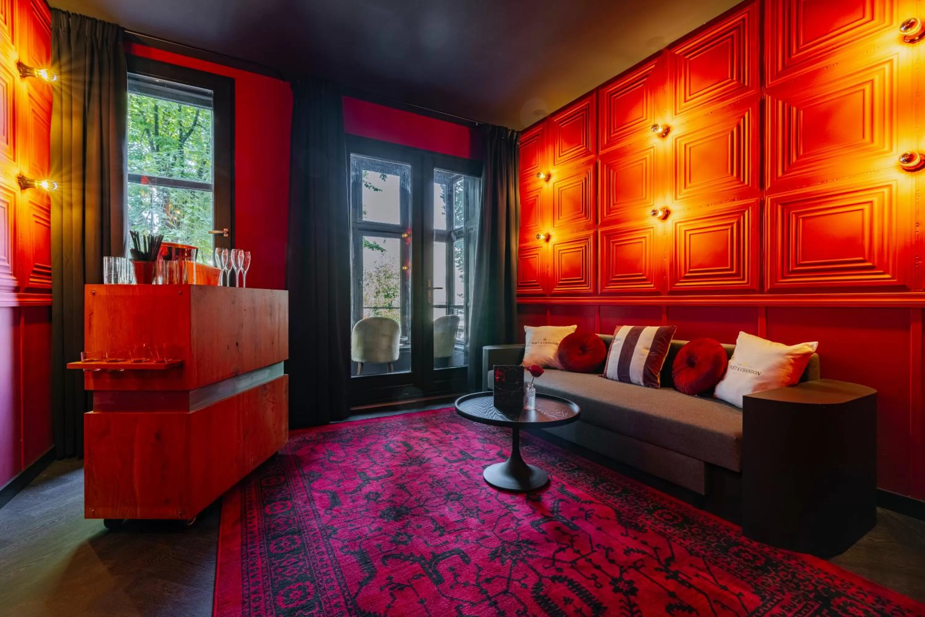 Seating area, Bed in SUPPER Hotel