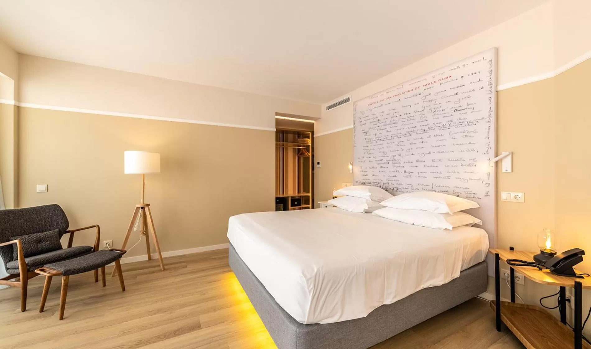 Bedroom, Bed in Pestana Fisherman Village