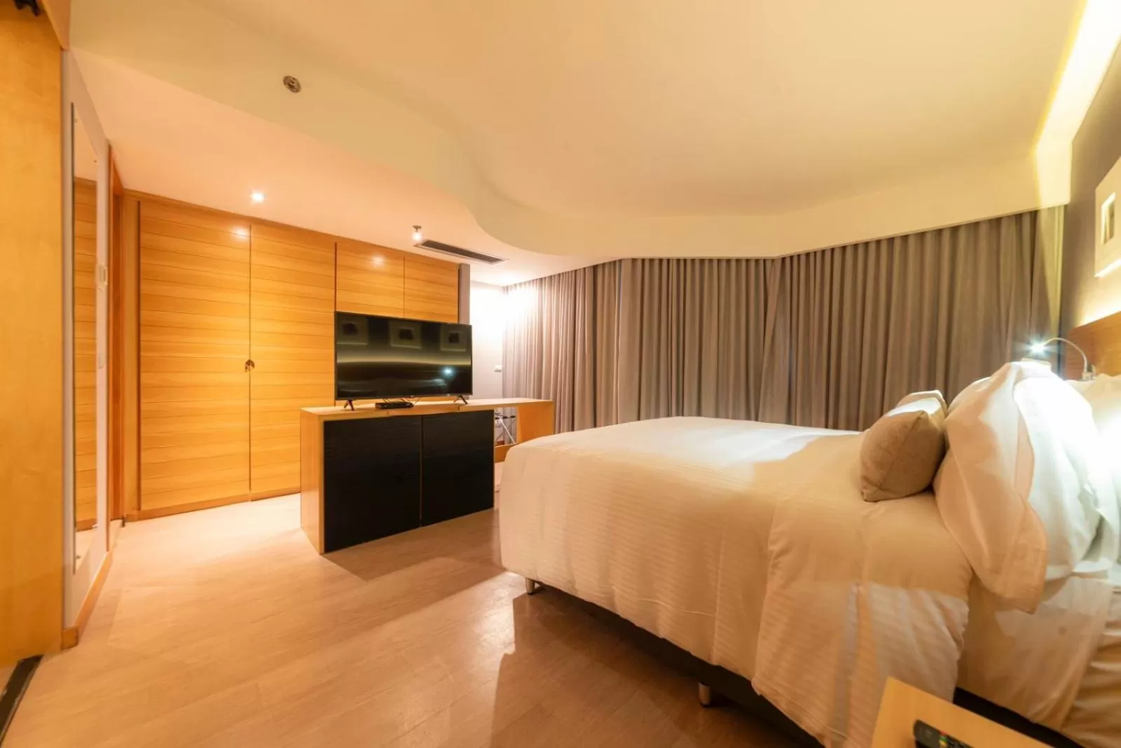 Bedroom, Bed in Golden Tulip Brasília Alvorada