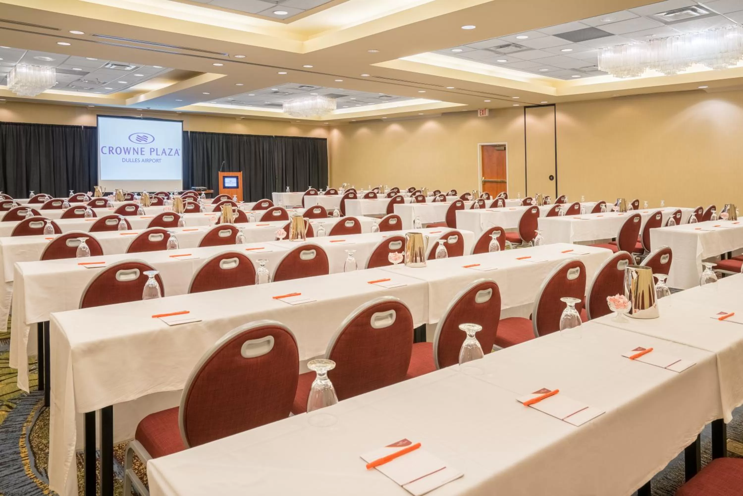 Meeting/conference room in Crowne Plaza Dulles Airport by IHG