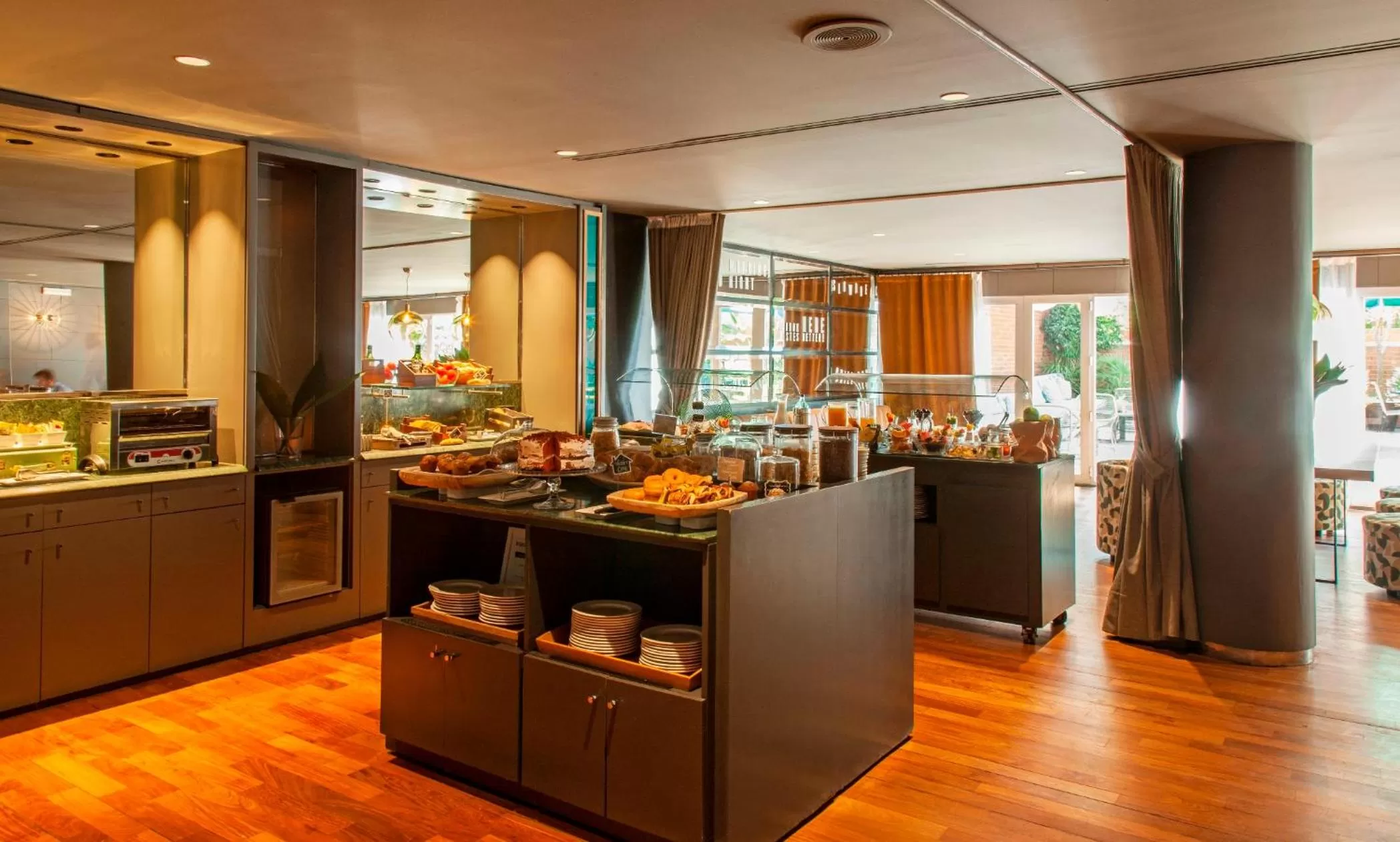 Buffet breakfast in Chic & Basic Velvet