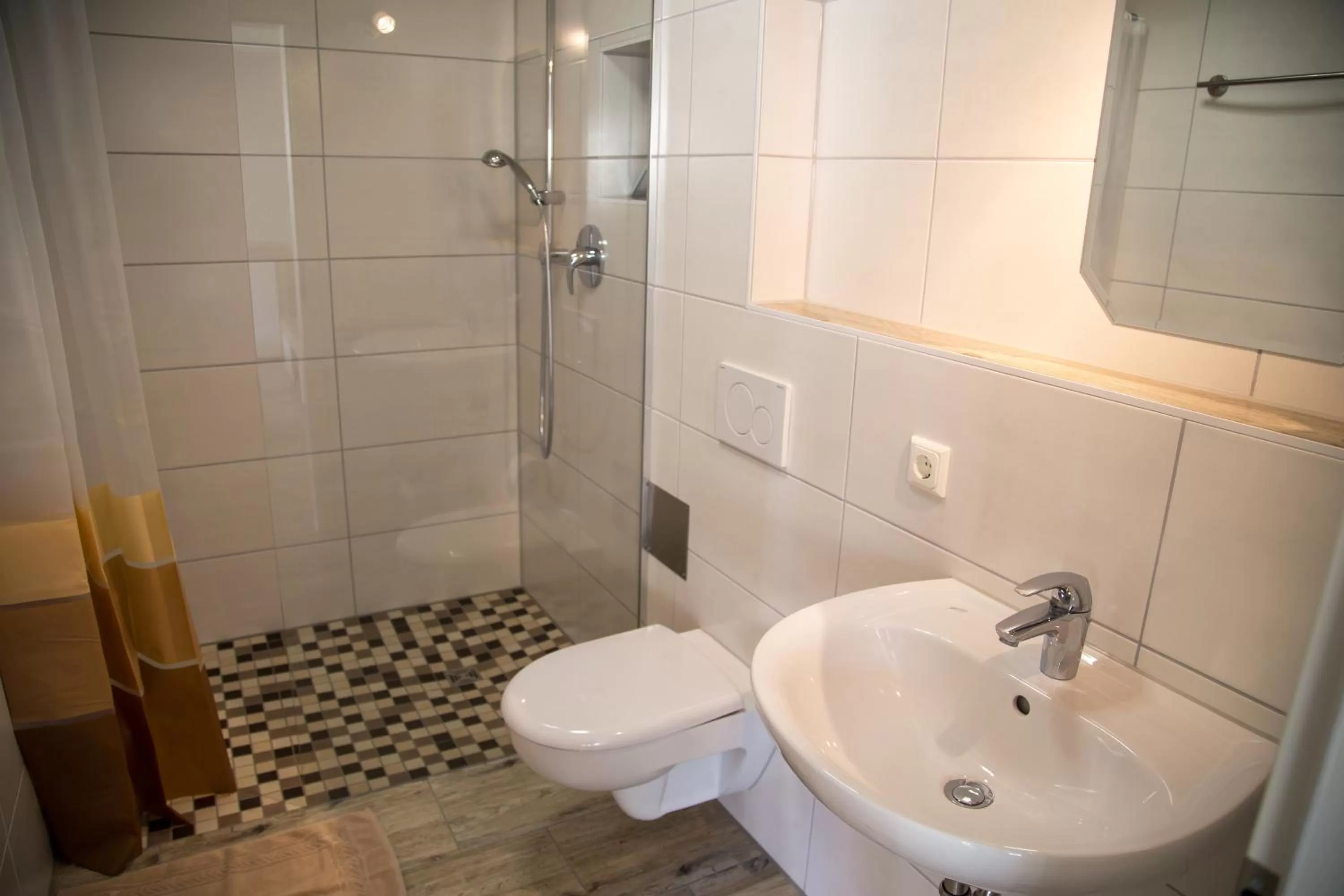 Bathroom in Gästehaus und Fewo Lamm Garni