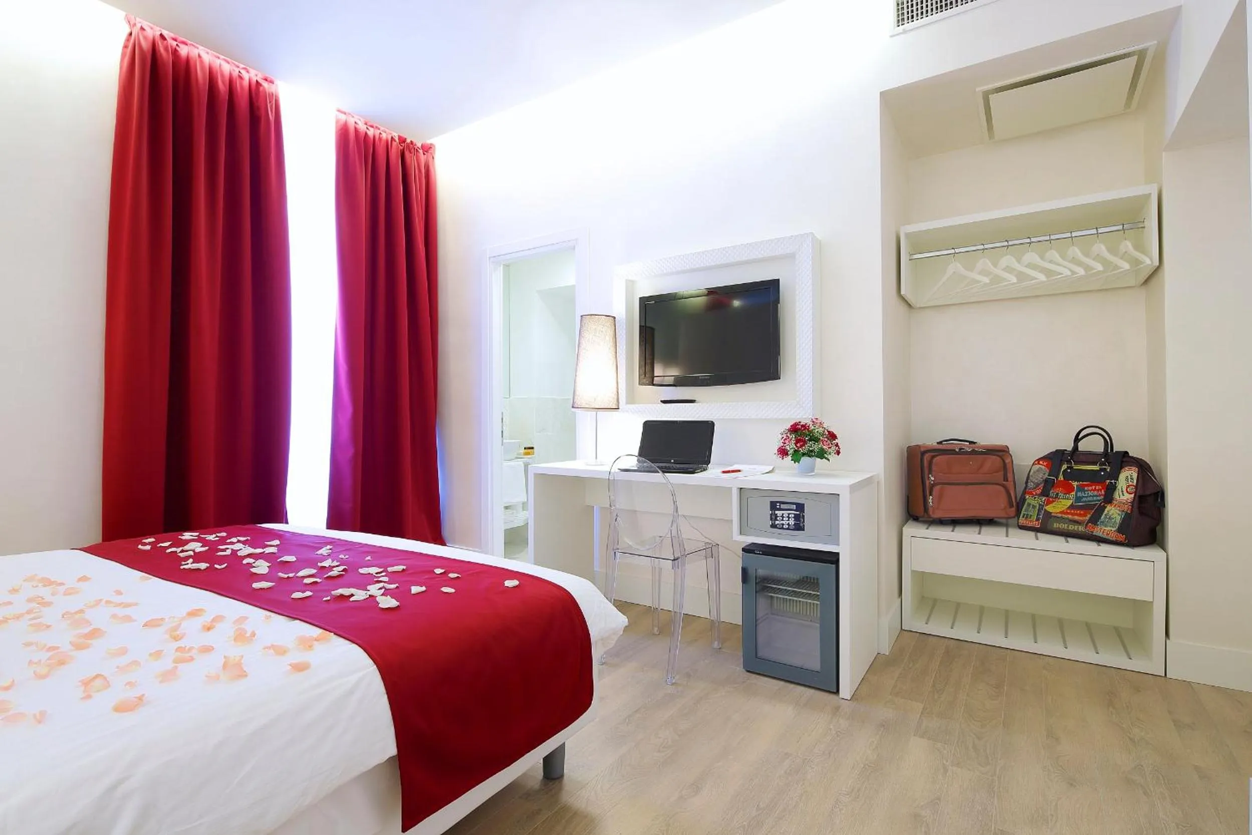 Photo of the whole room, Bed in Tullia&Prisca Relais