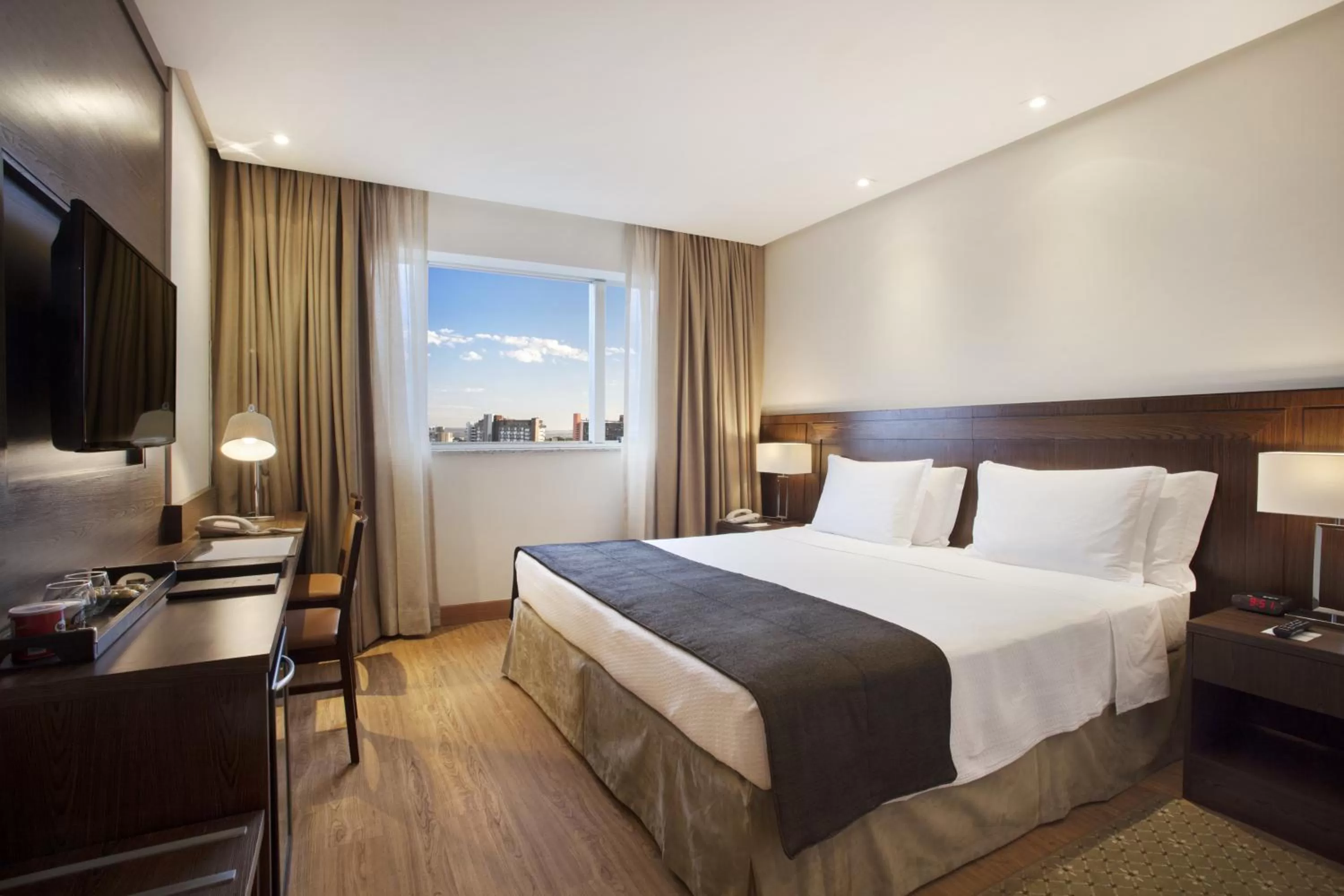 Photo of the whole room, Bed in Windsor Brasilia Hotel