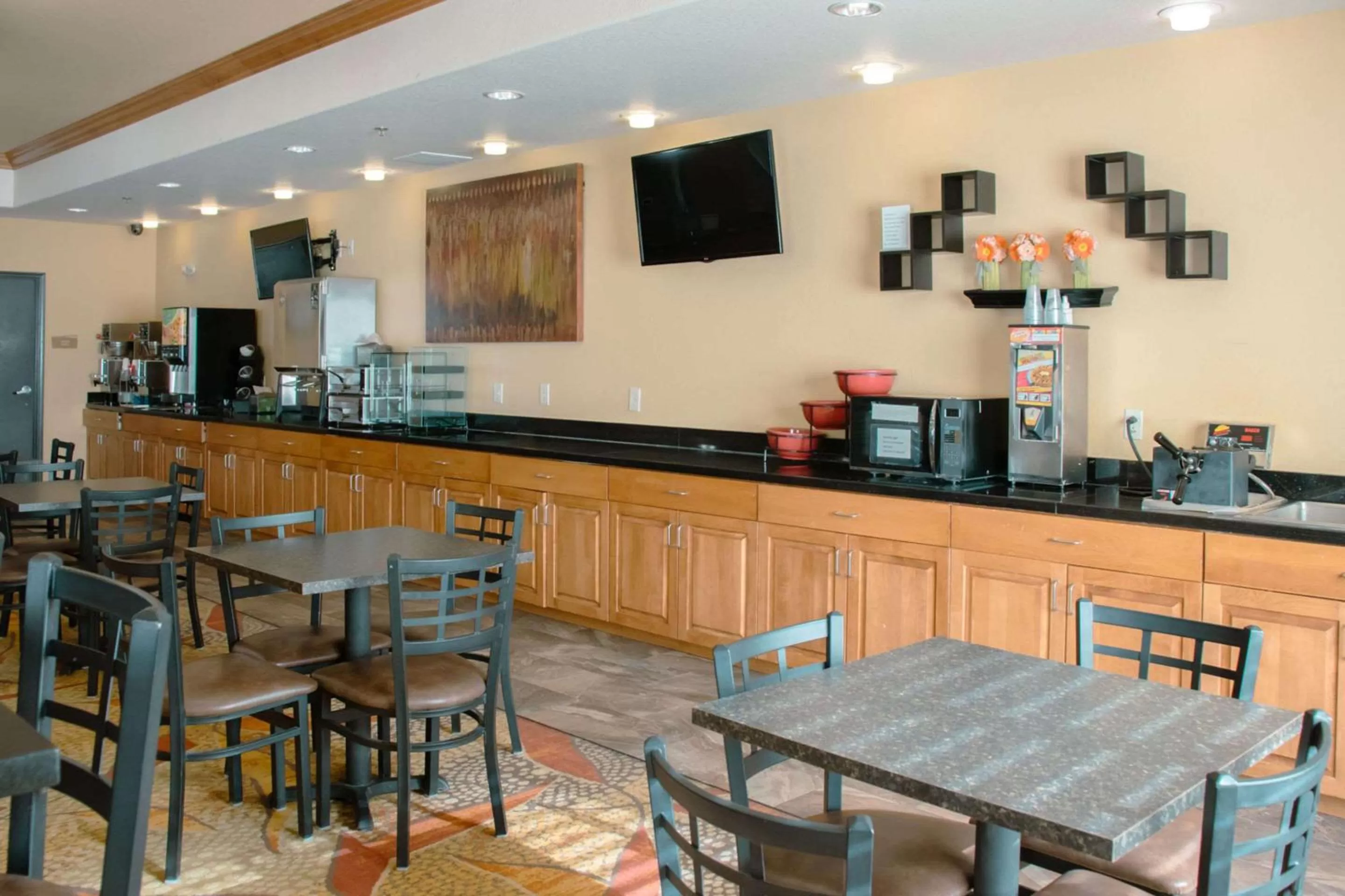 Breakfast in Grand Forks Lodge and Suites