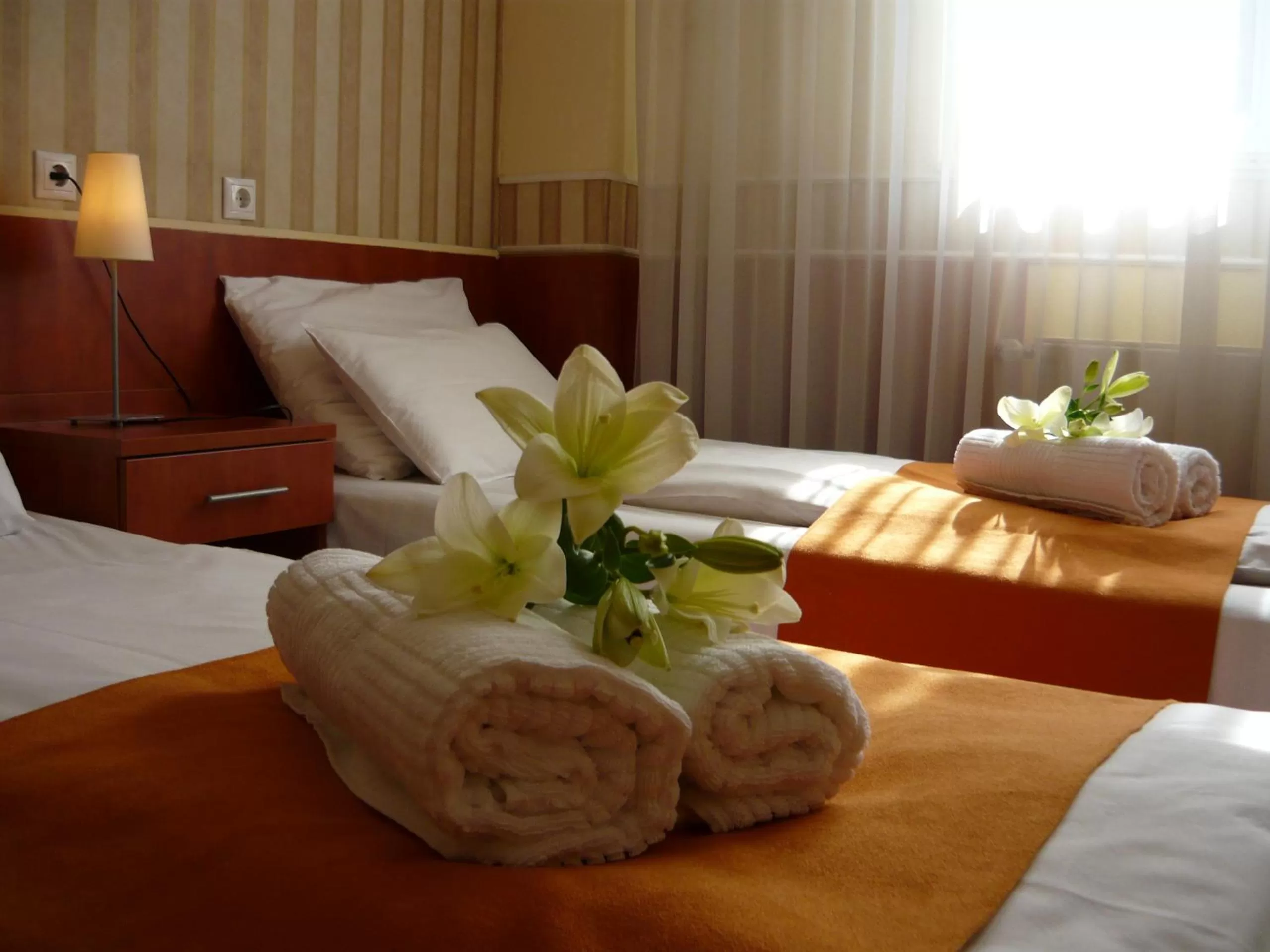 Photo of the whole room, Bed in Atlantic Hotel