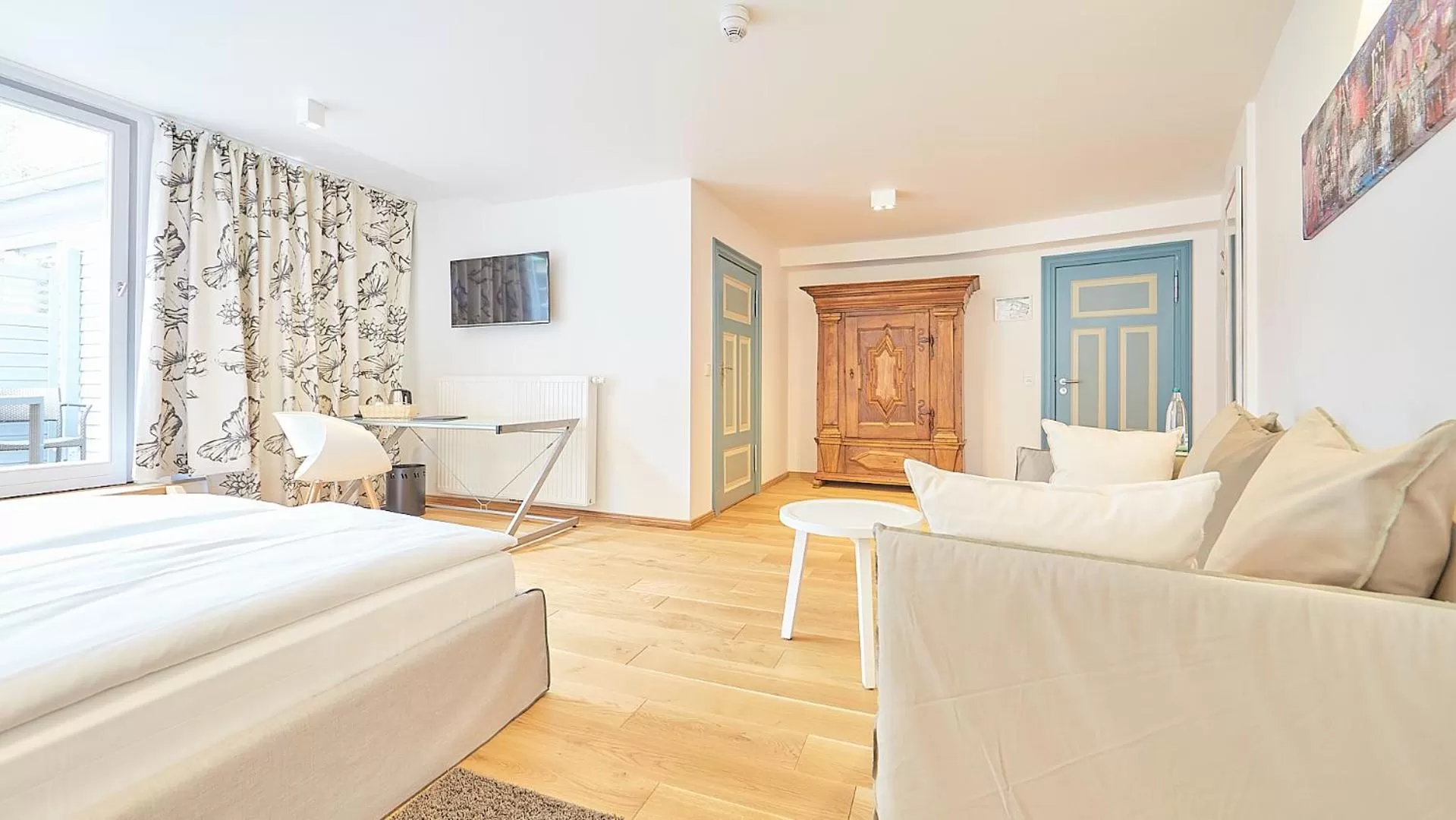 Photo of the whole room, Bed in Anno 1433 Hotel Lüneburg